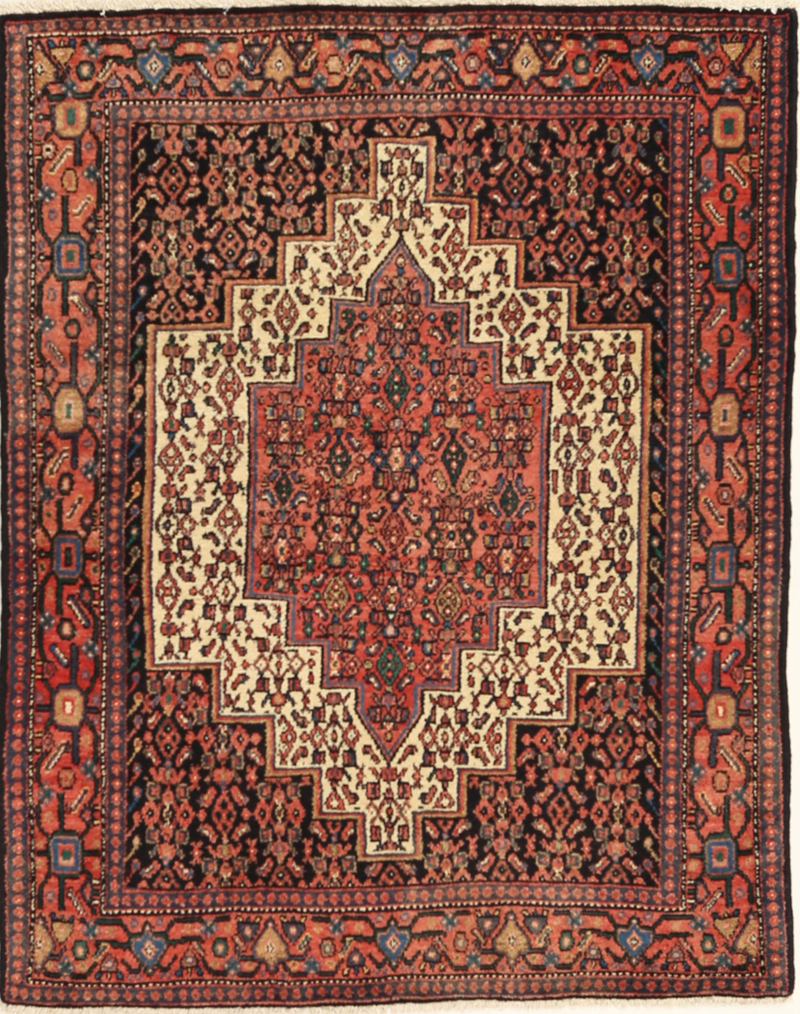 
    Senneh Rug - Red - 120 x 154 cm
  