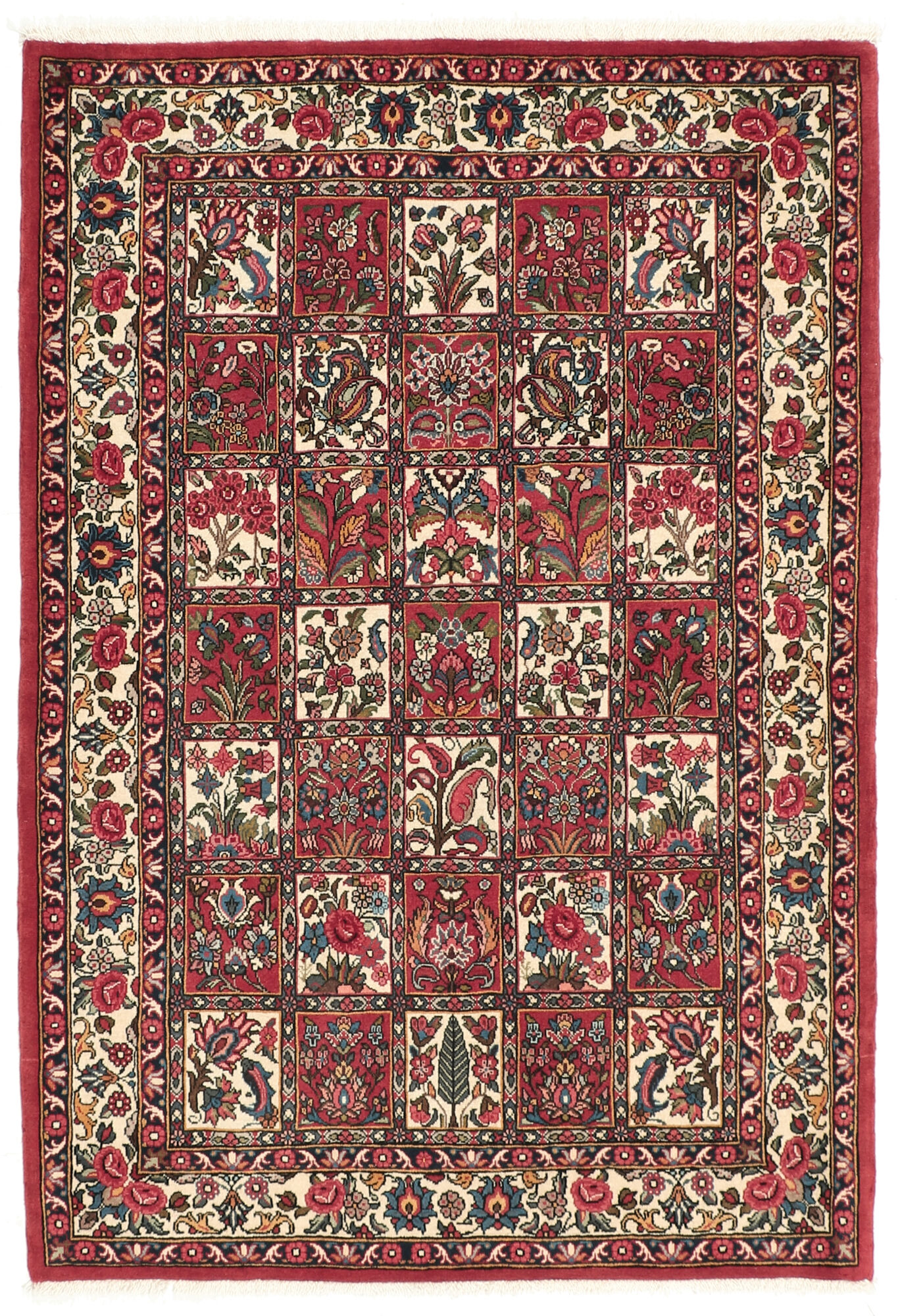 
    Bakhtiari Fine - Dark red - 105 x 152 cm
  