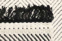 
    Barfi - Black / White - 80 x 250 cm
  