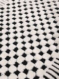 
    Gambit - Cream white / Black - 200 x 300 cm
  