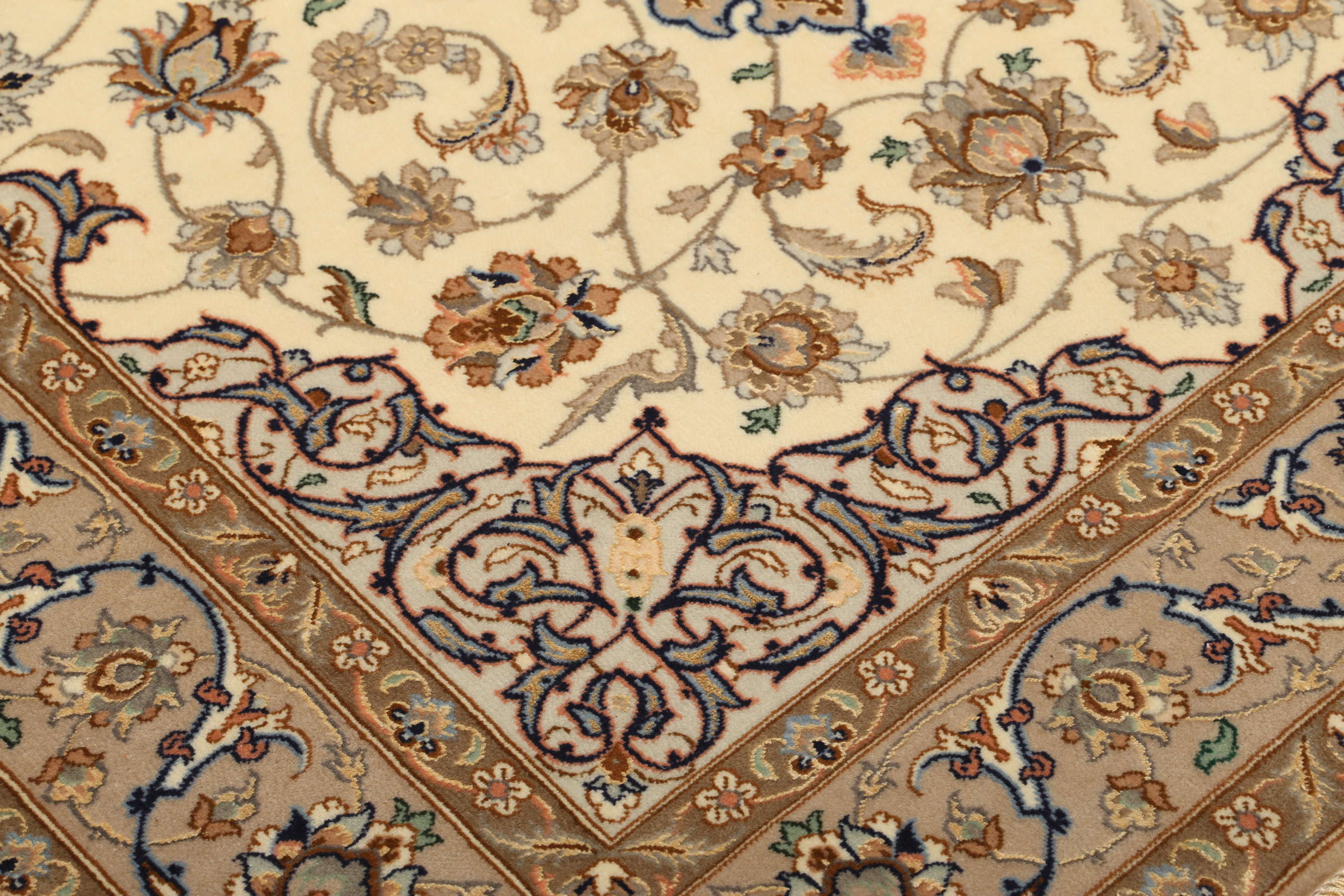 
    Isfahan silk warp - Orange - 110 x 162 cm
  