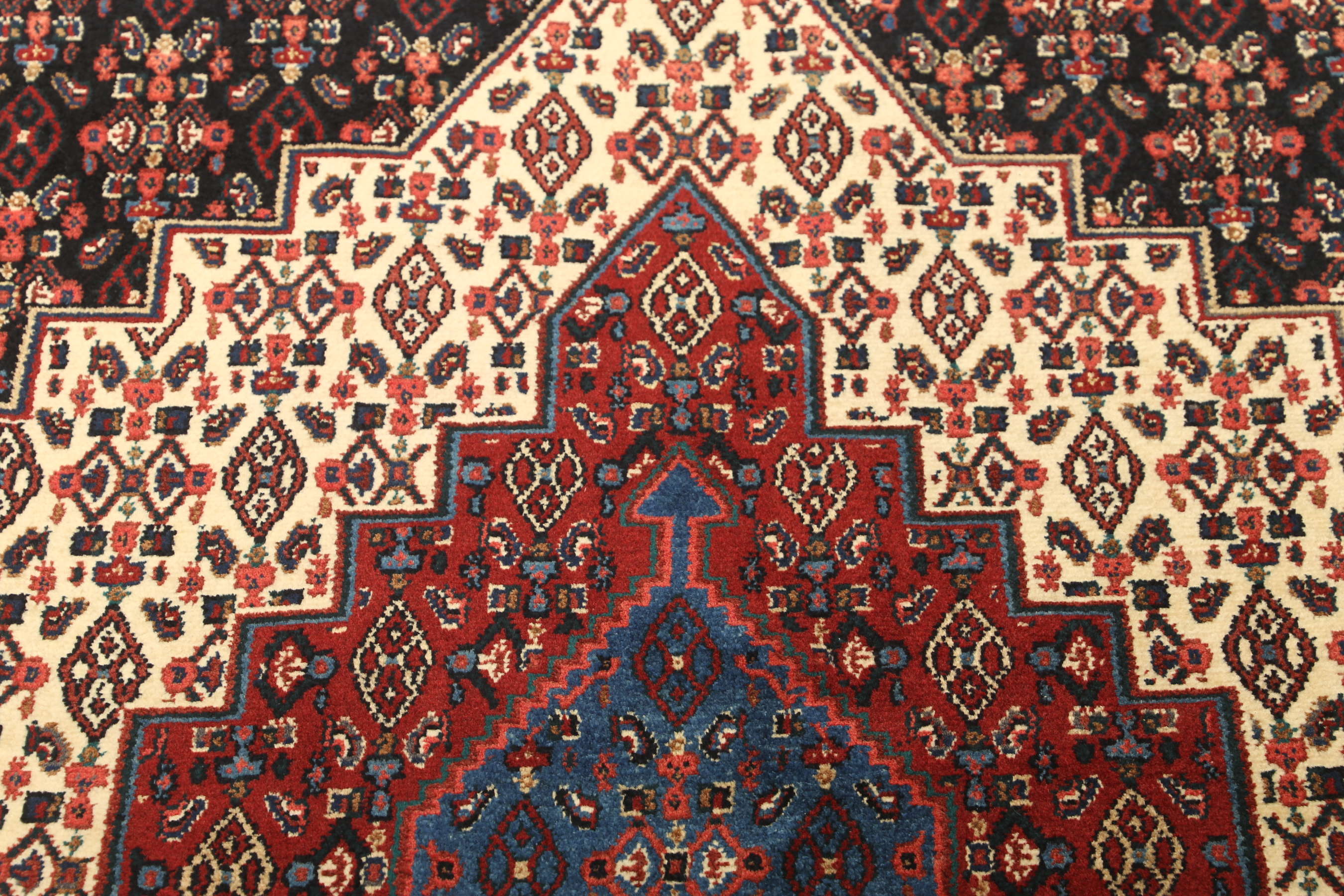 
    Senneh Rug - Dark red - 123 x 165 cm
  