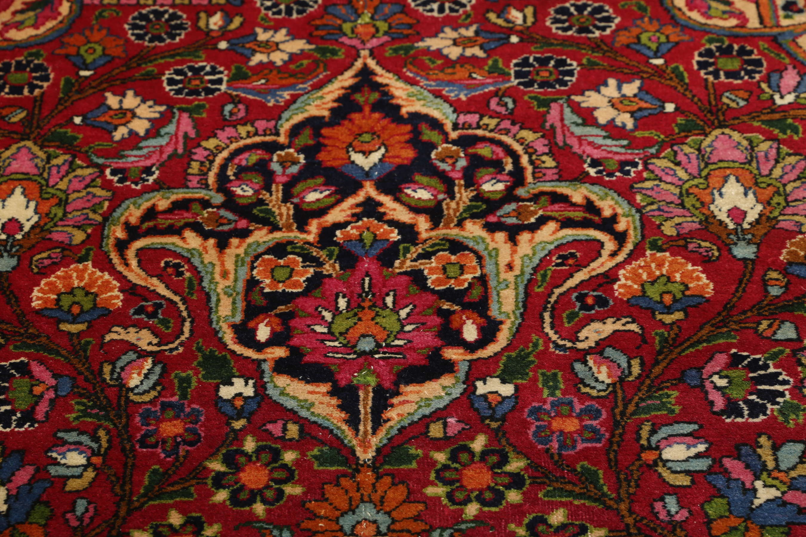 
    Kerman - Red - 325 x 475 cm
  