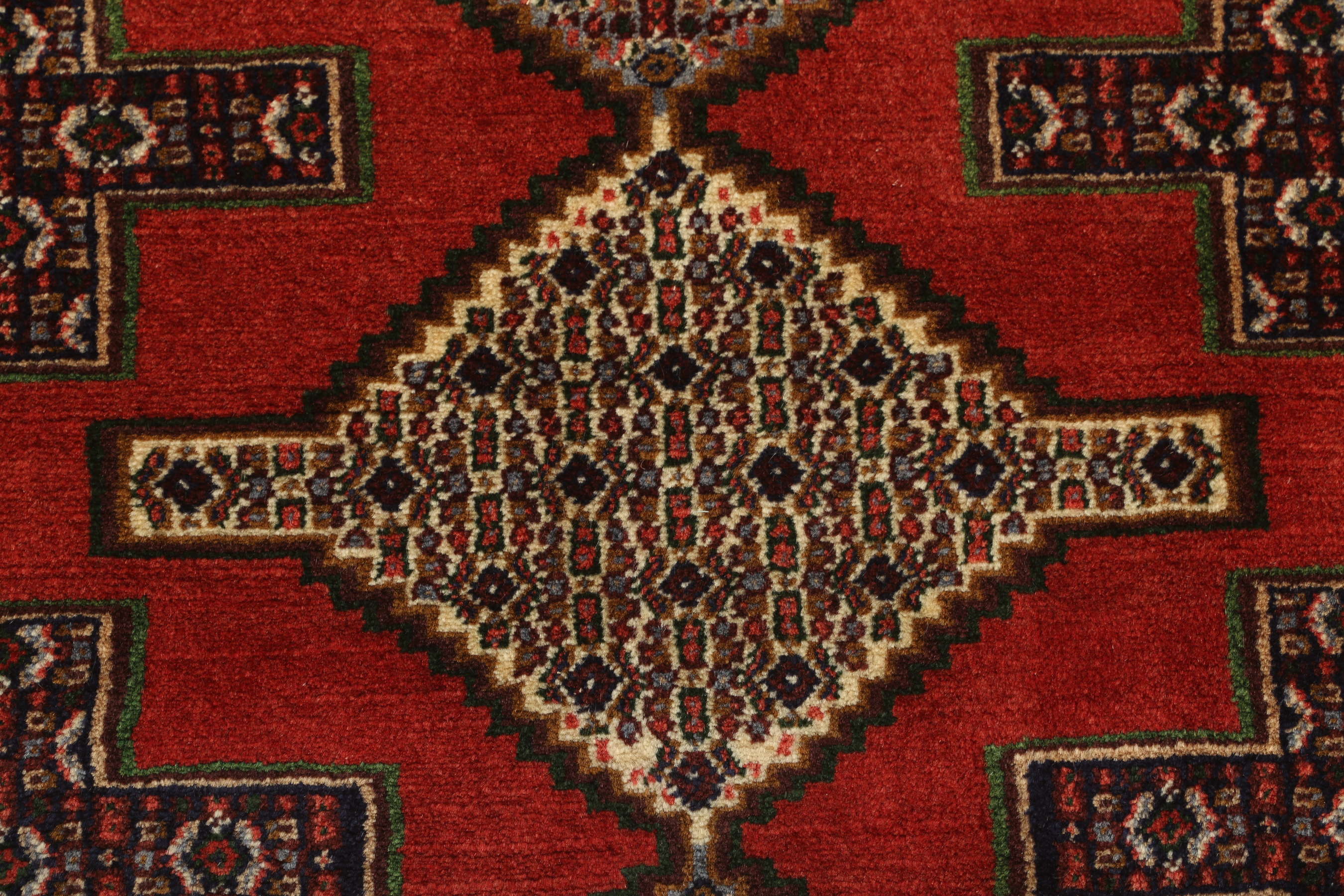 
    Senneh - Red - 121 x 168 cm
  