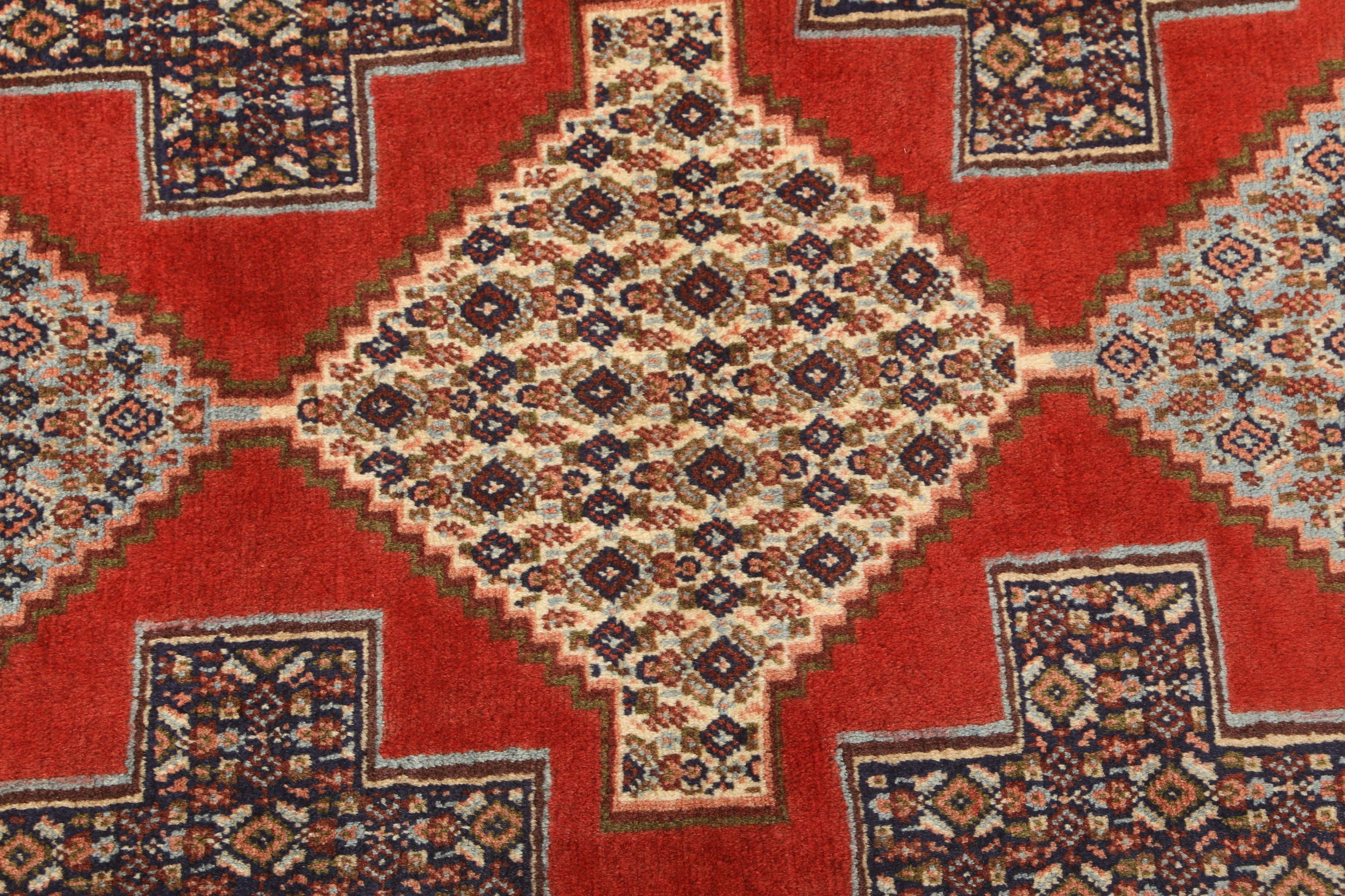 
    Senneh - Red - 122 x 156 cm
  