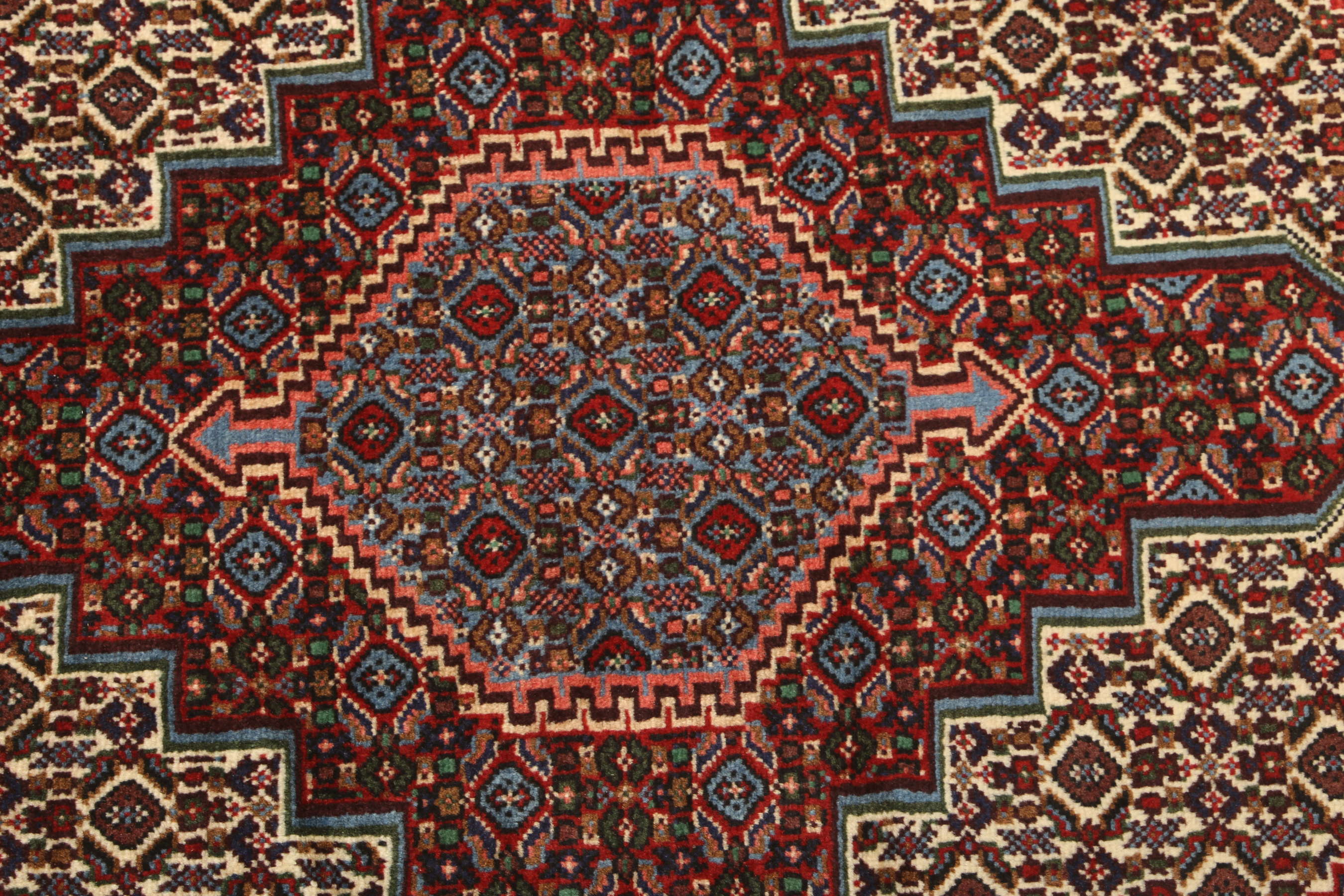 
    Senneh - Dark red - 125 x 150 cm
  