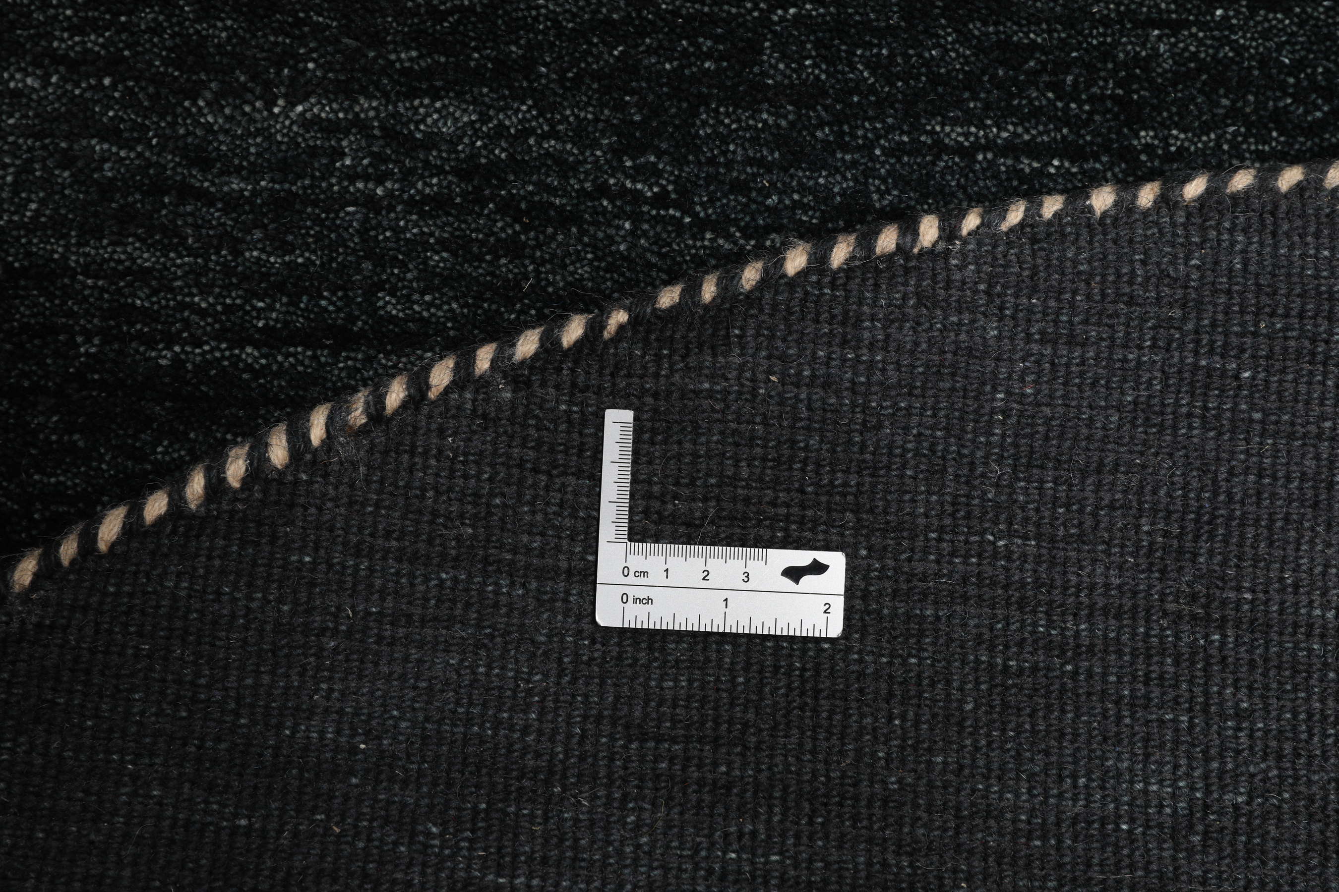 
    Gabbeh loom Two Lines - Black / Grey - Ø 150 cm
  