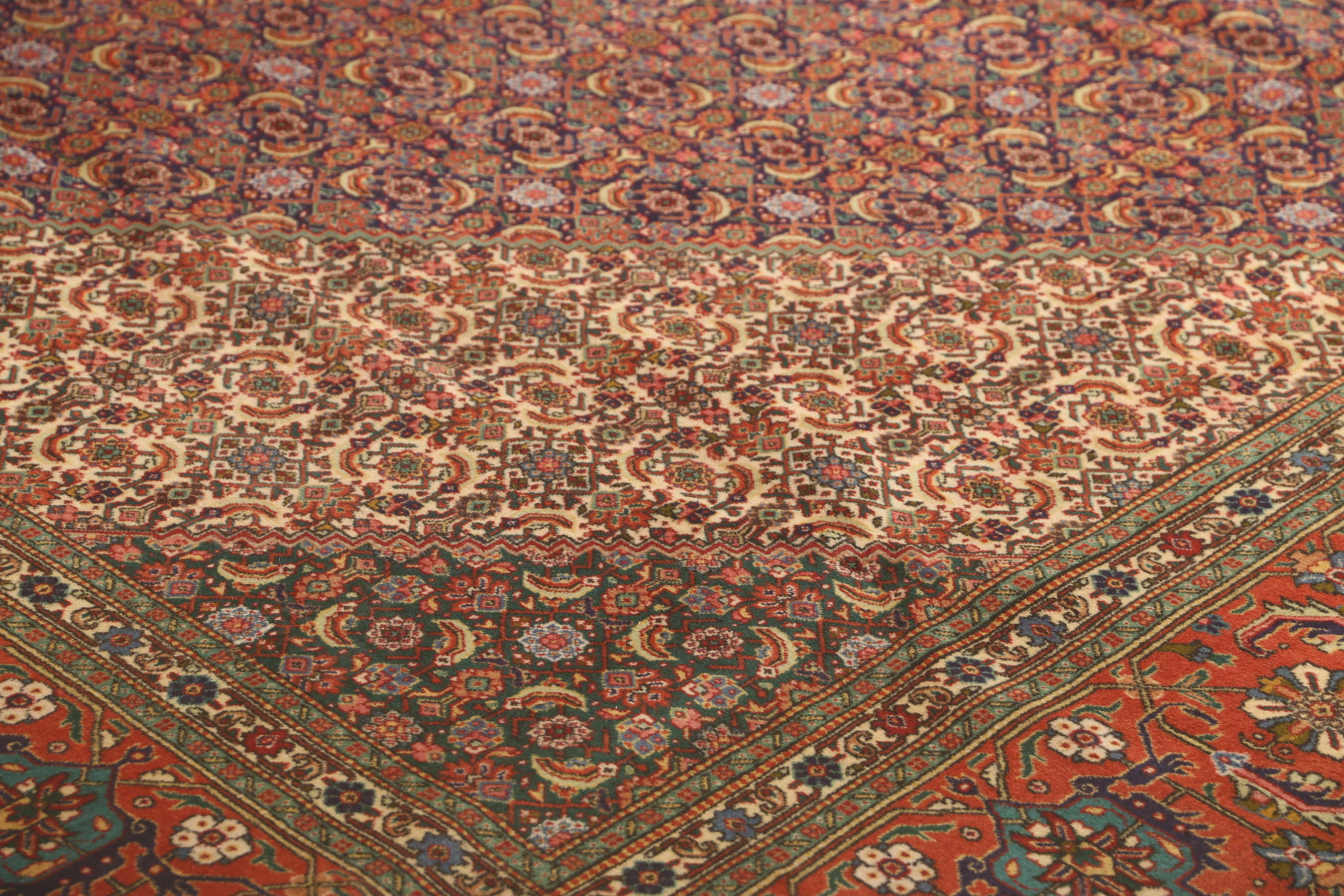 
    Tabriz Mahi - Red - 300 x 376 cm
  