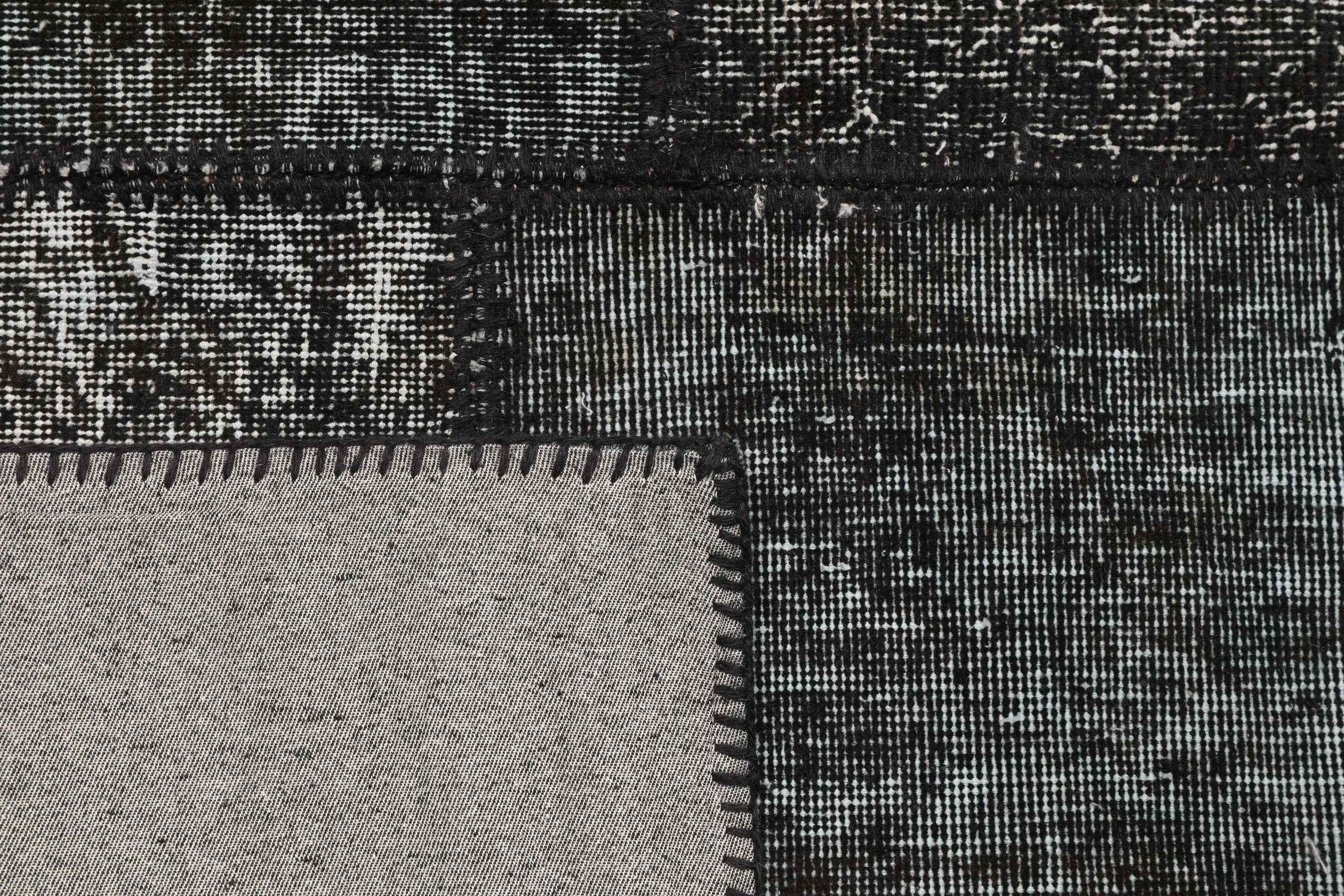 
    Patchwork - Dark grey - 160 x 231 cm
  