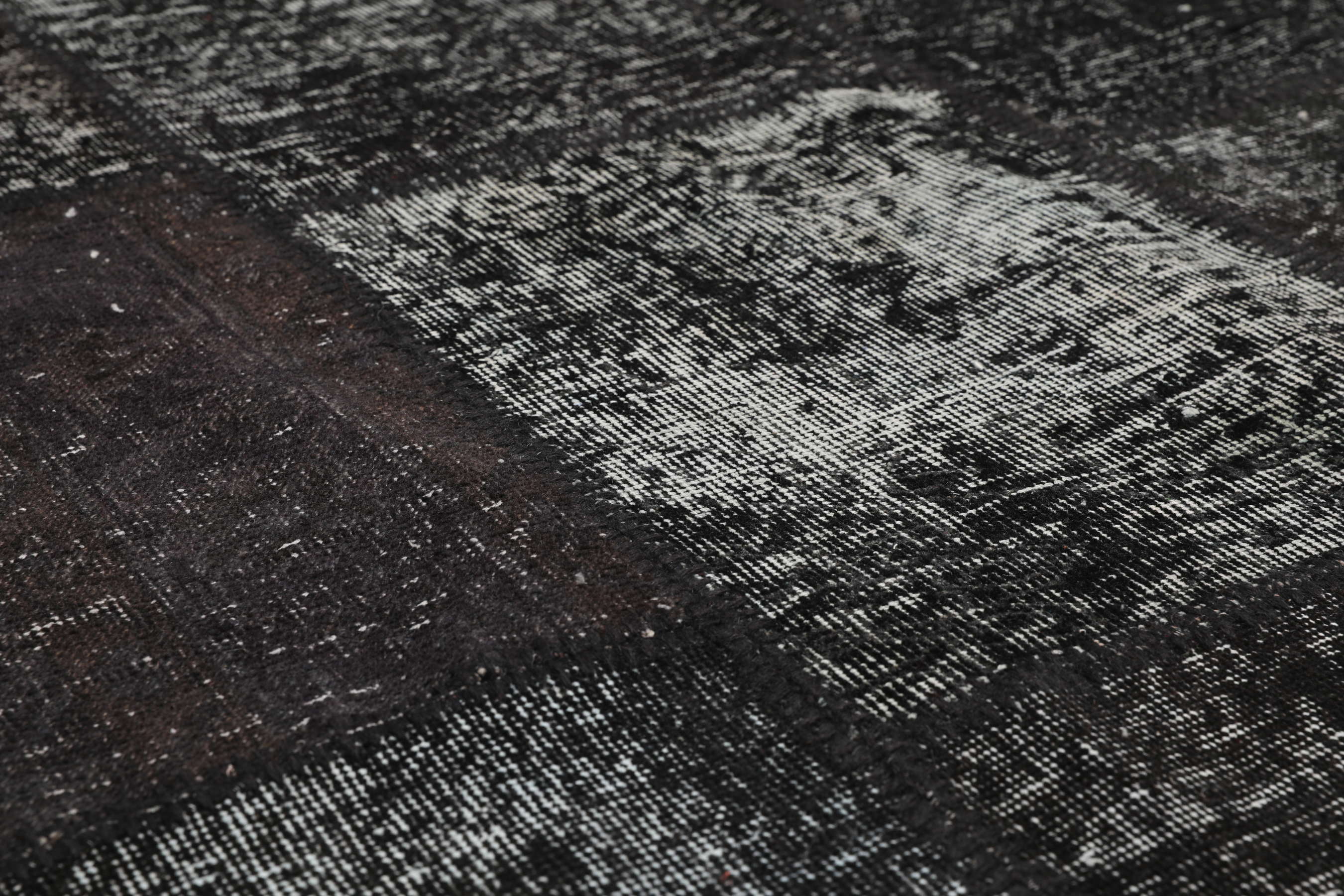 
    Patchwork - Dark grey - 159 x 232 cm
  