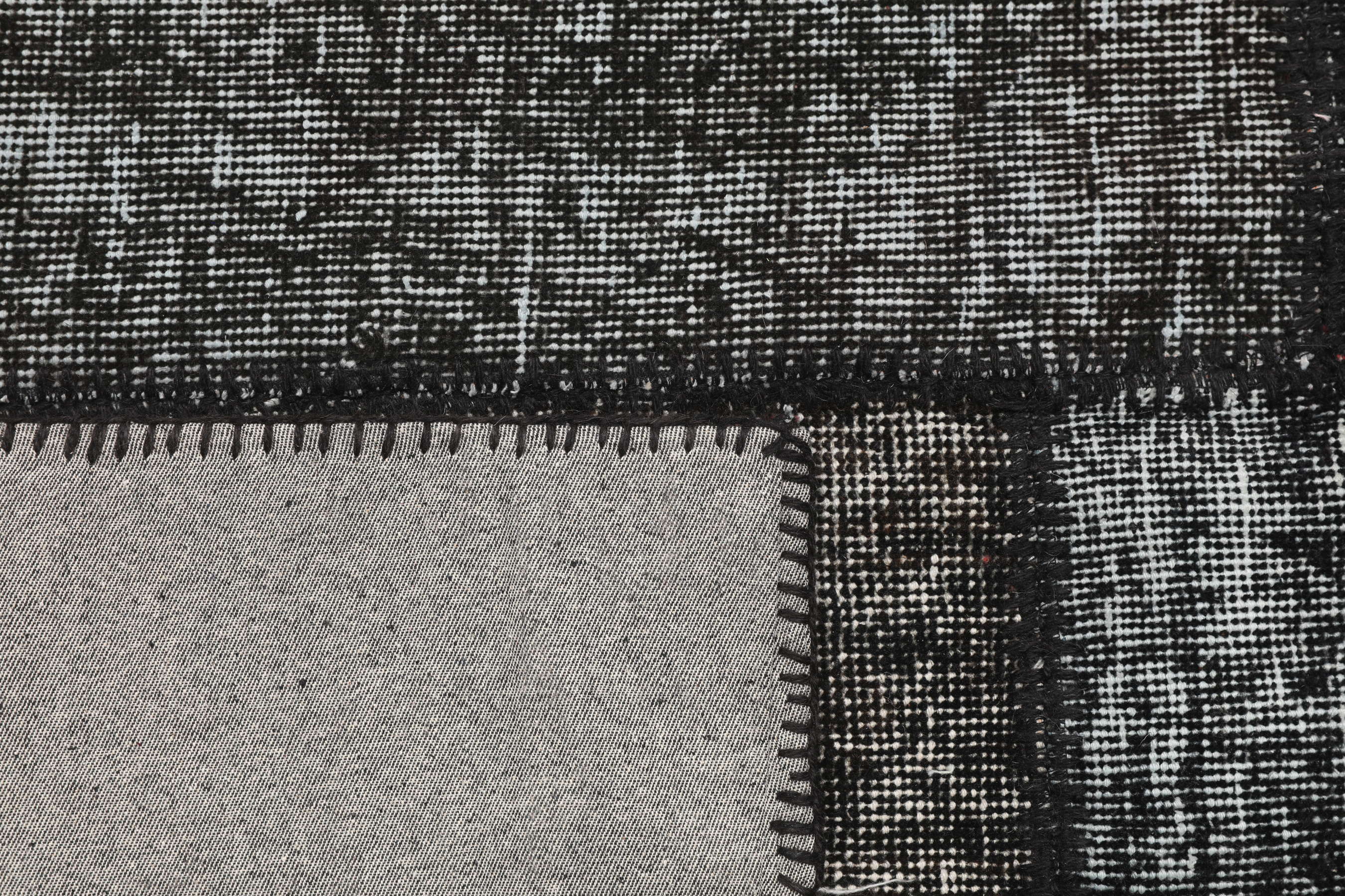 
    Patchwork - Dark grey - 159 x 232 cm
  