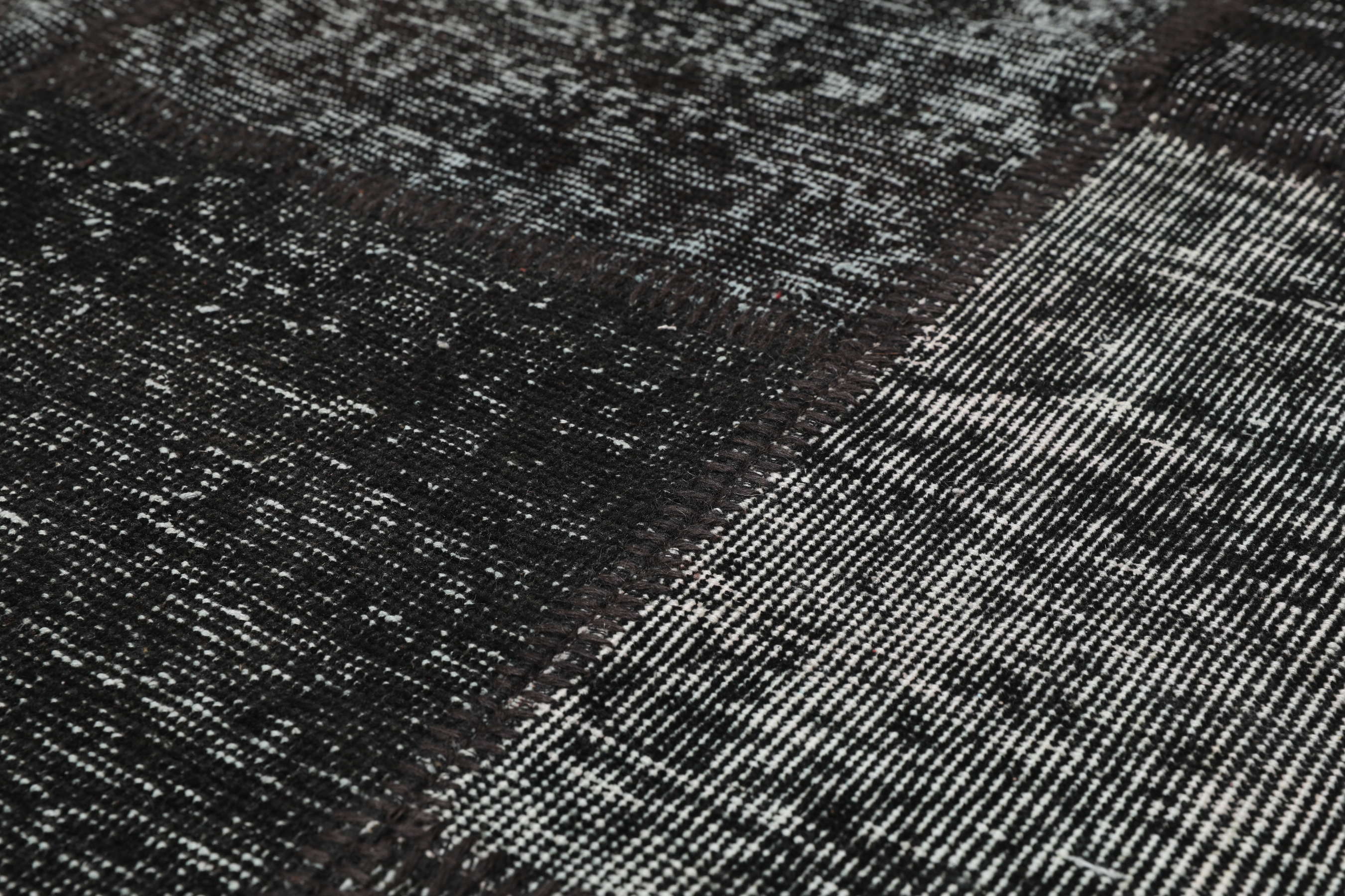 
    Patchwork - Dark grey - 158 x 234 cm
  