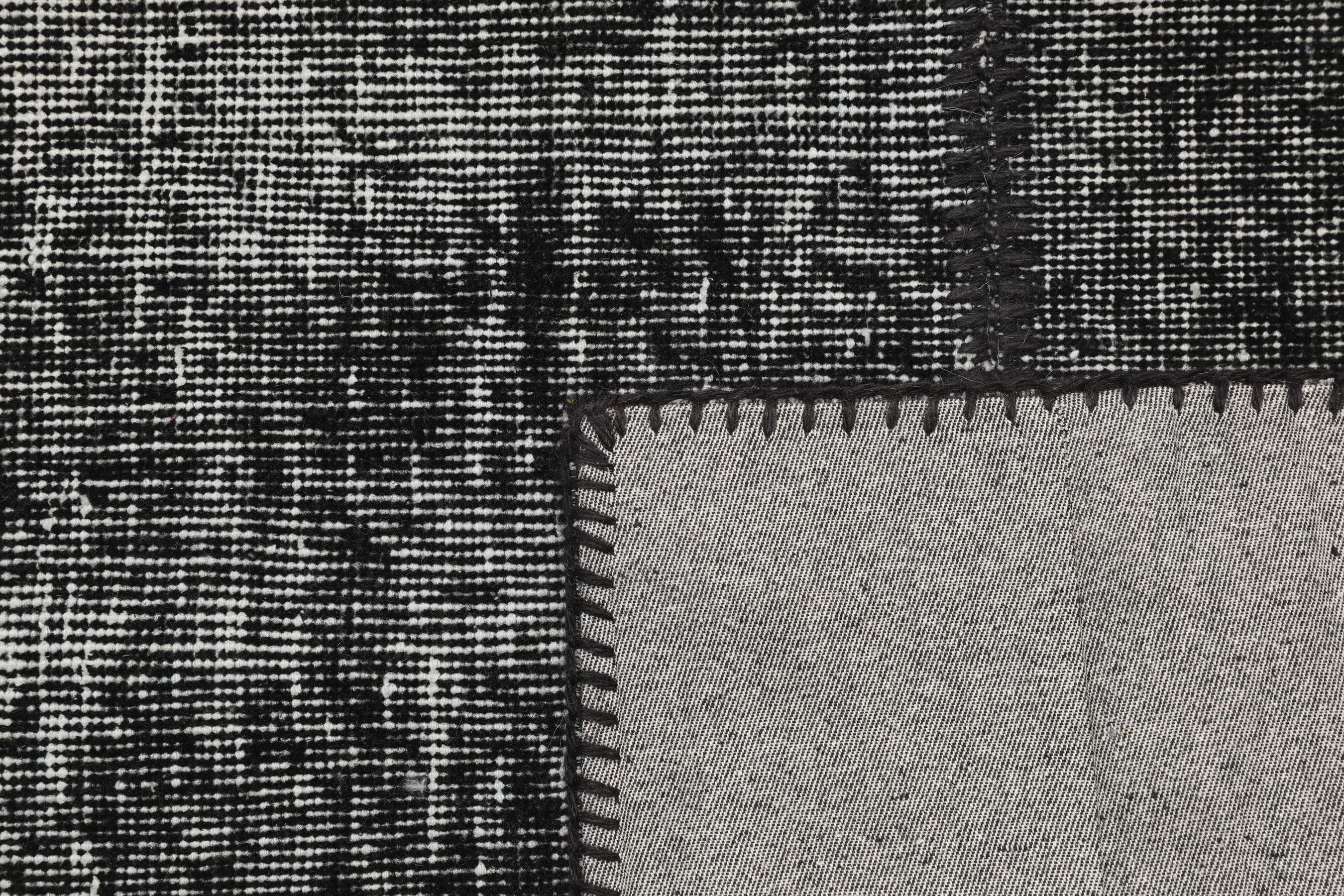 
    Patchwork - Dark grey - 157 x 231 cm
  