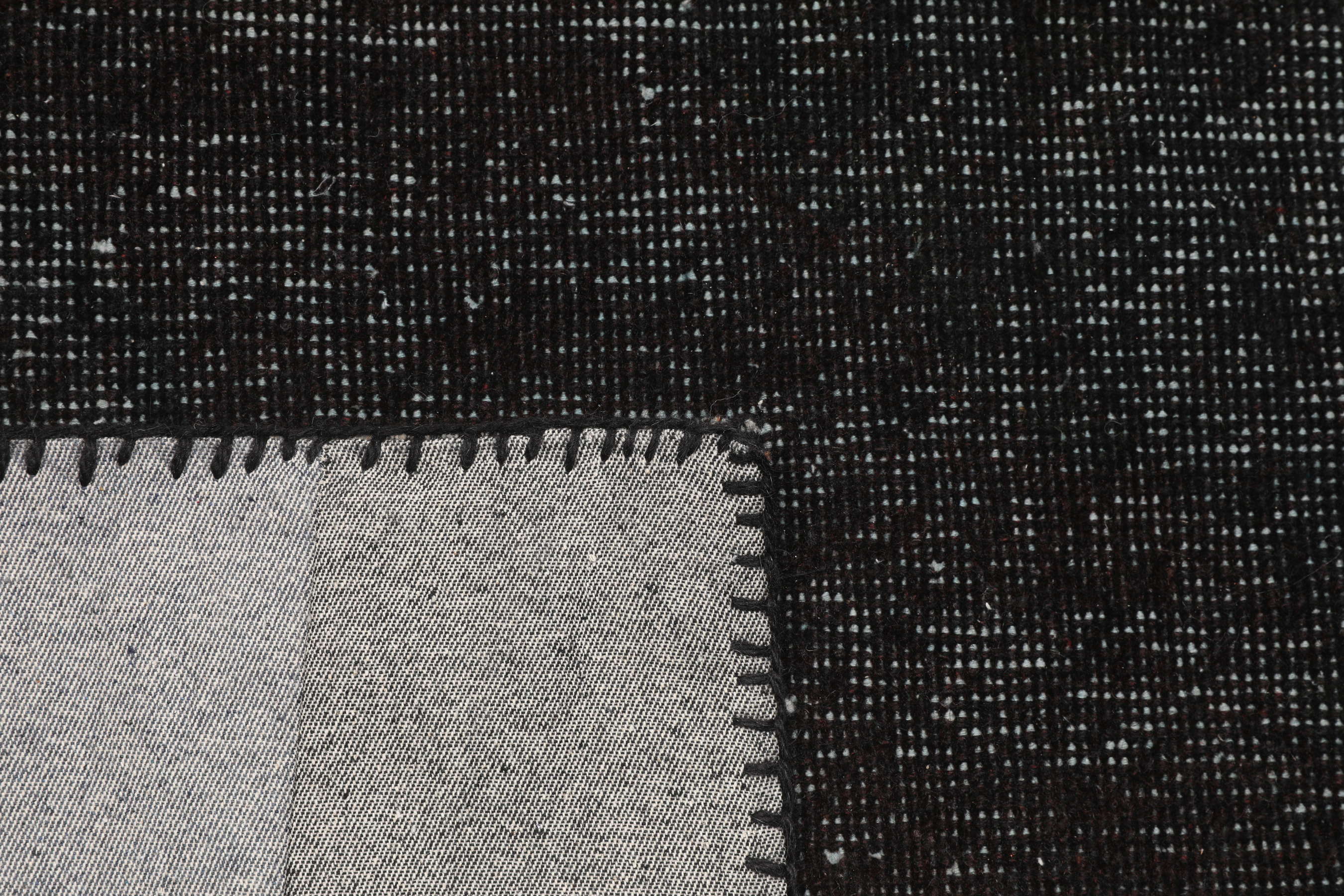 
    Patchwork - Dark grey - 160 x 232 cm
  