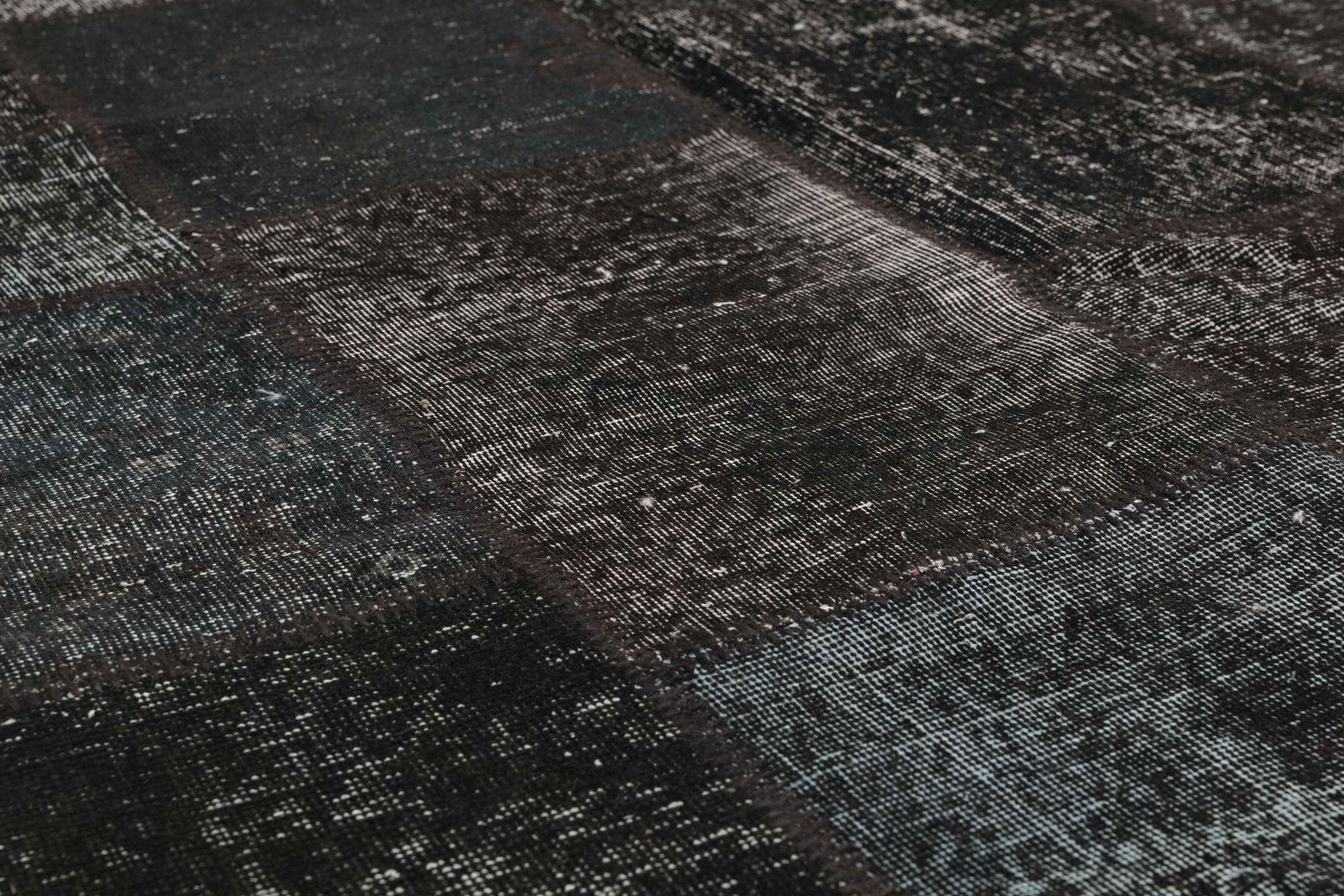 
    Patchwork - Dark grey - 158 x 233 cm
  