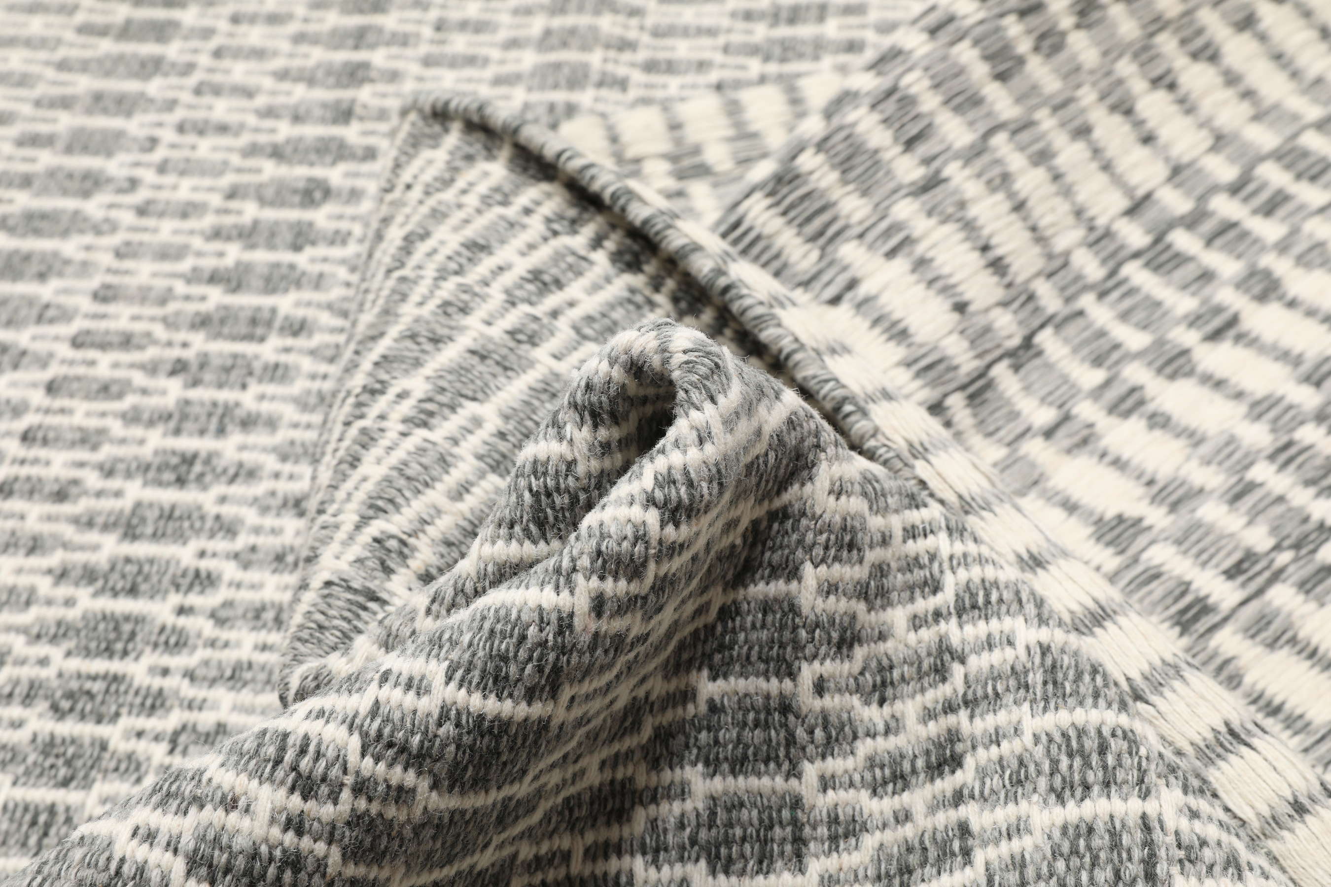 
    Kilim Long Stitch - Grey - 210 x 290 cm
  