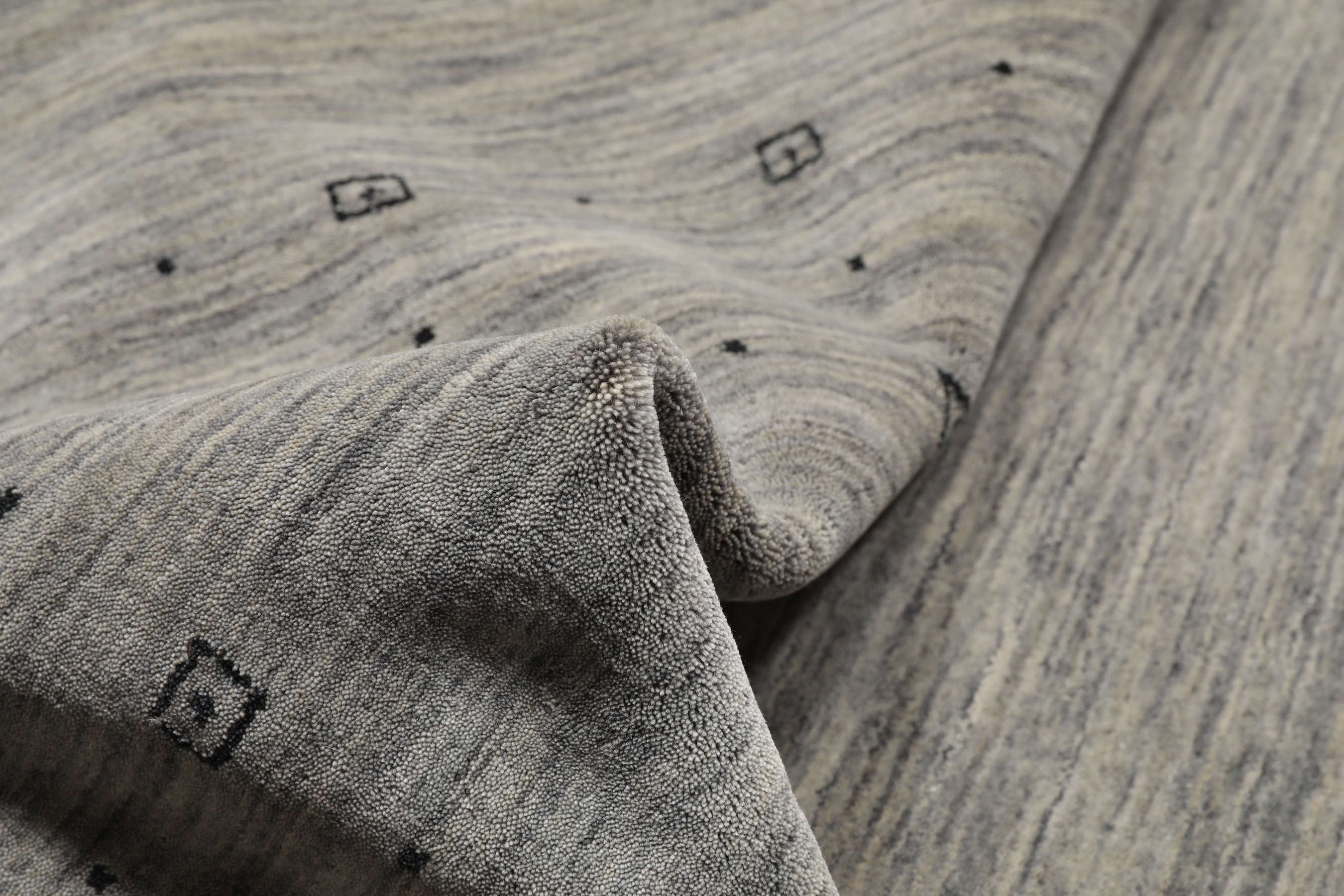 
    Loribaf Loom Fine Delta - Grey - 190 x 290 cm
  
