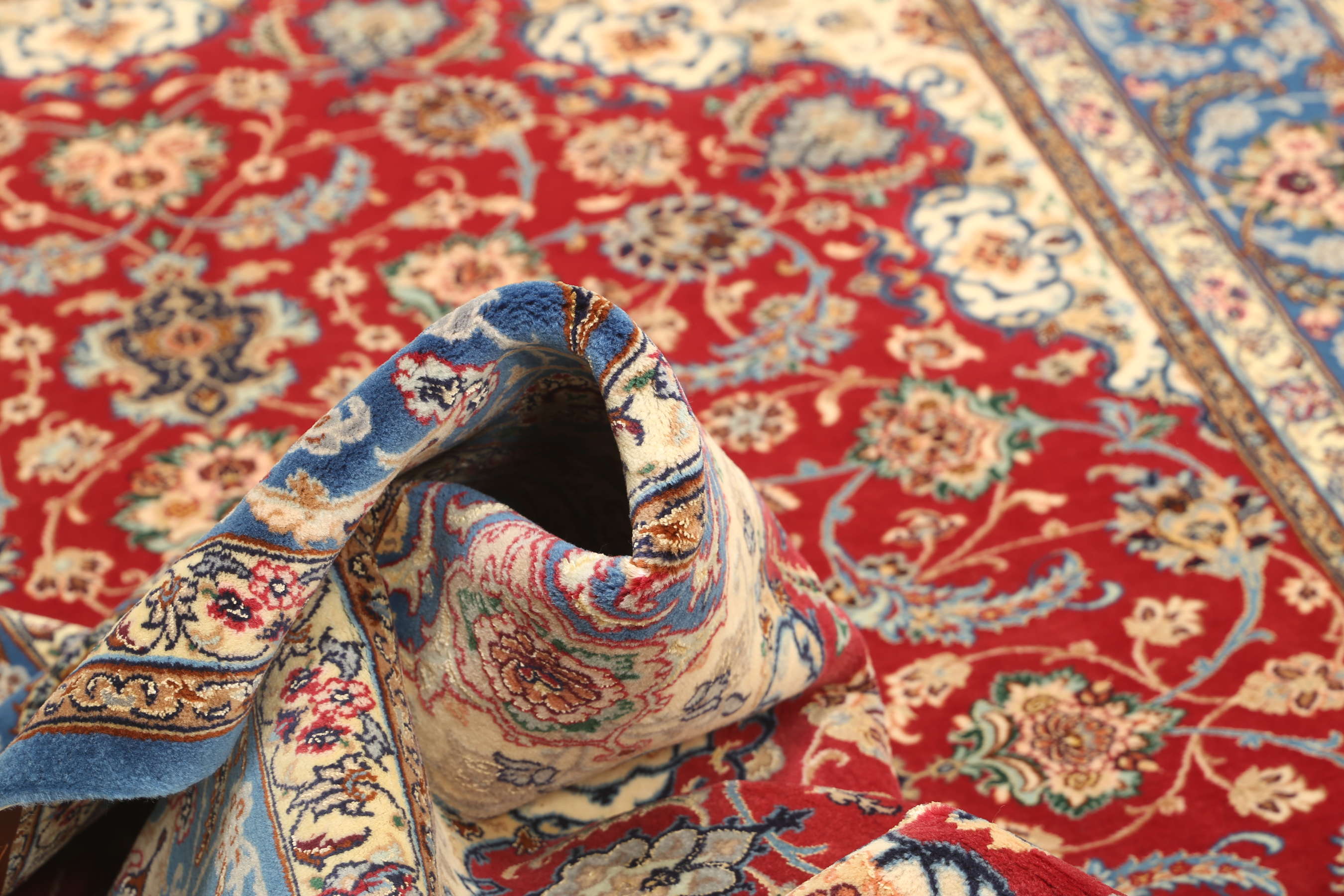 
    Isfahan silk warp - Grey - 152 x 227 cm
  