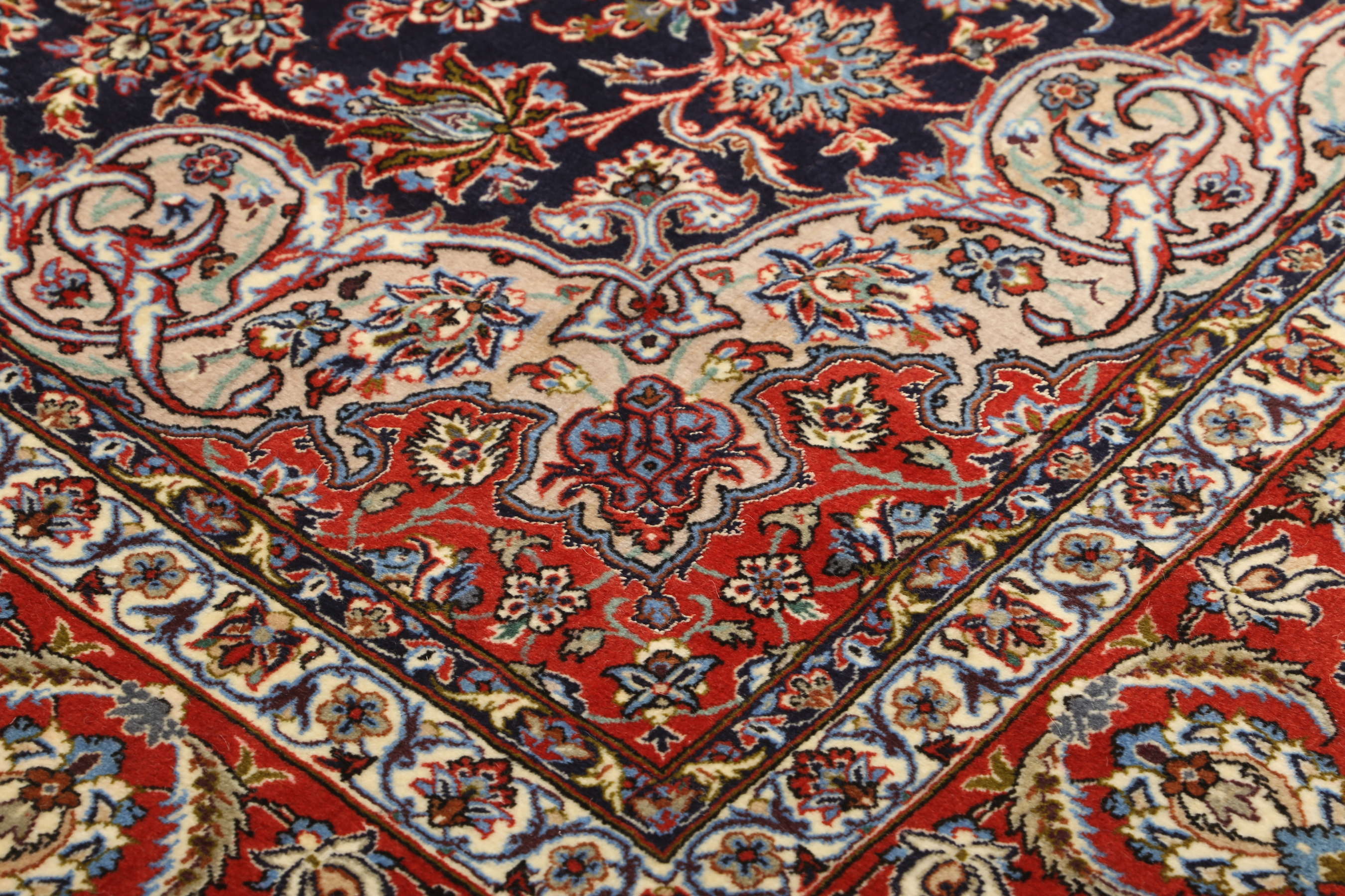 
    Isfahan silk warp - Red - 200 x 310 cm
  