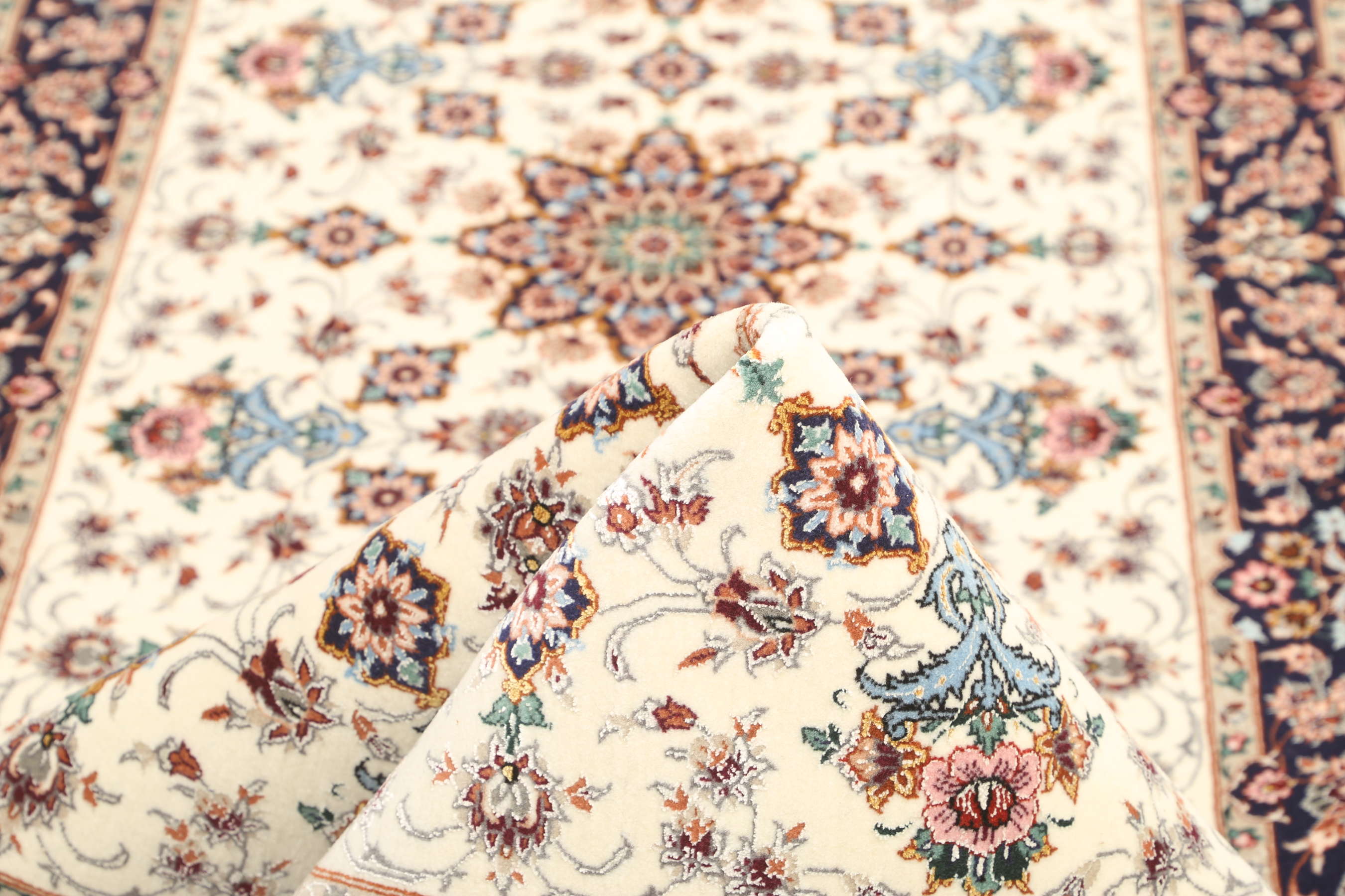 
    Isfahan silk warp - Beige - 85 x 318 cm
  