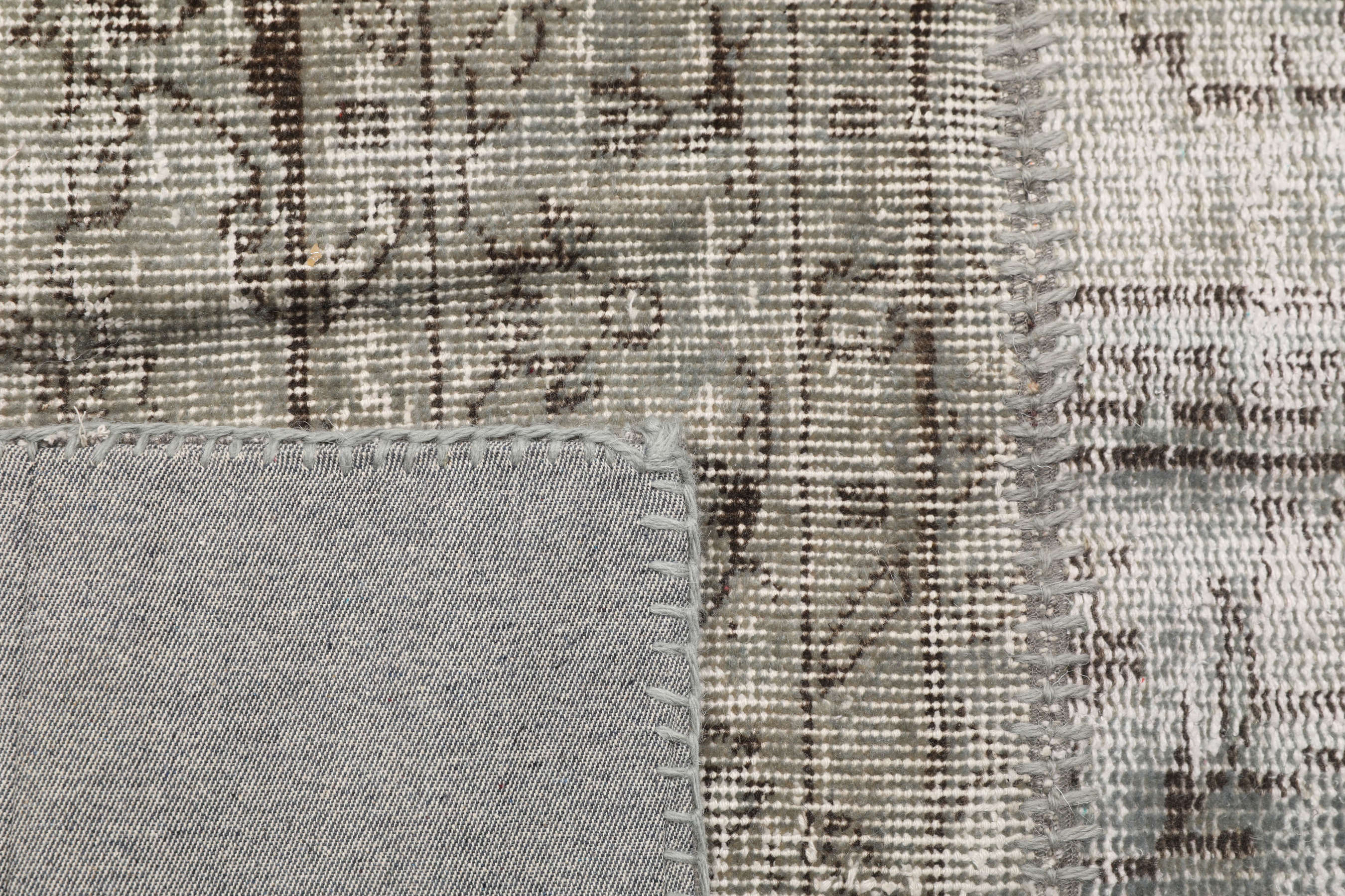 
    Patchwork - Grey - 160 x 233 cm
  