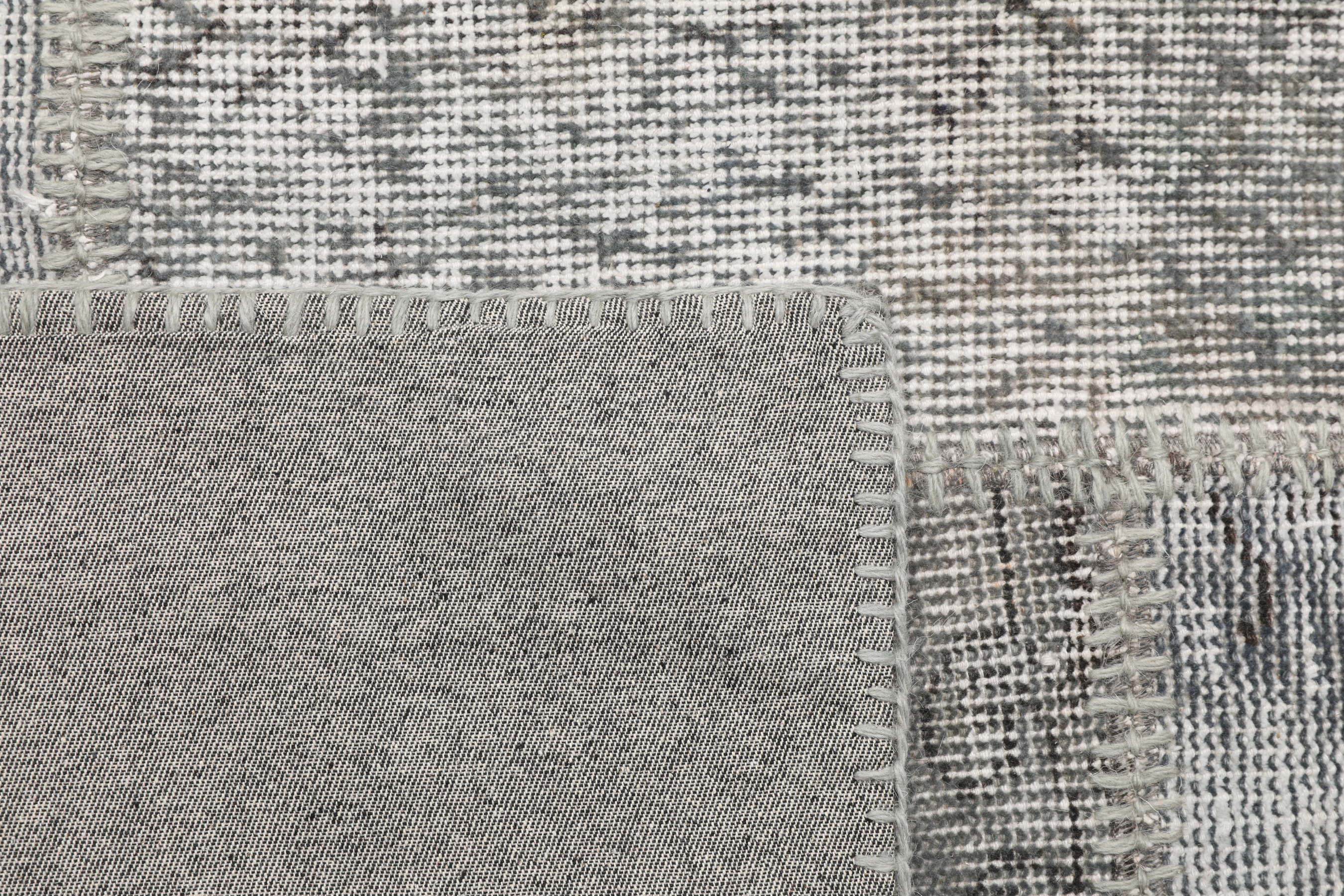 
    Patchwork - Grey - 137 x 203 cm
  
