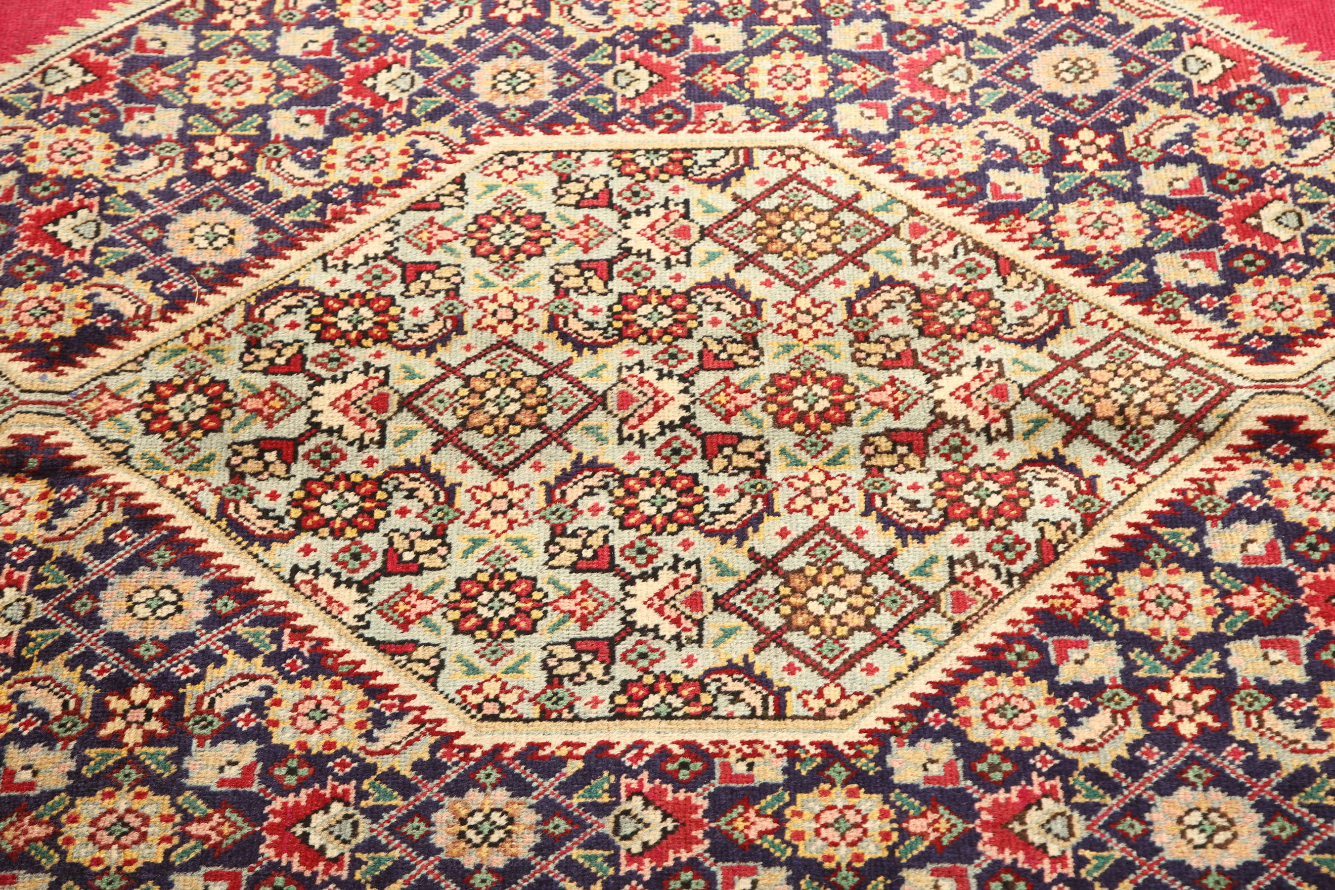 
    Tabriz signed: Abaghi - Red - 290 x 380 cm
  