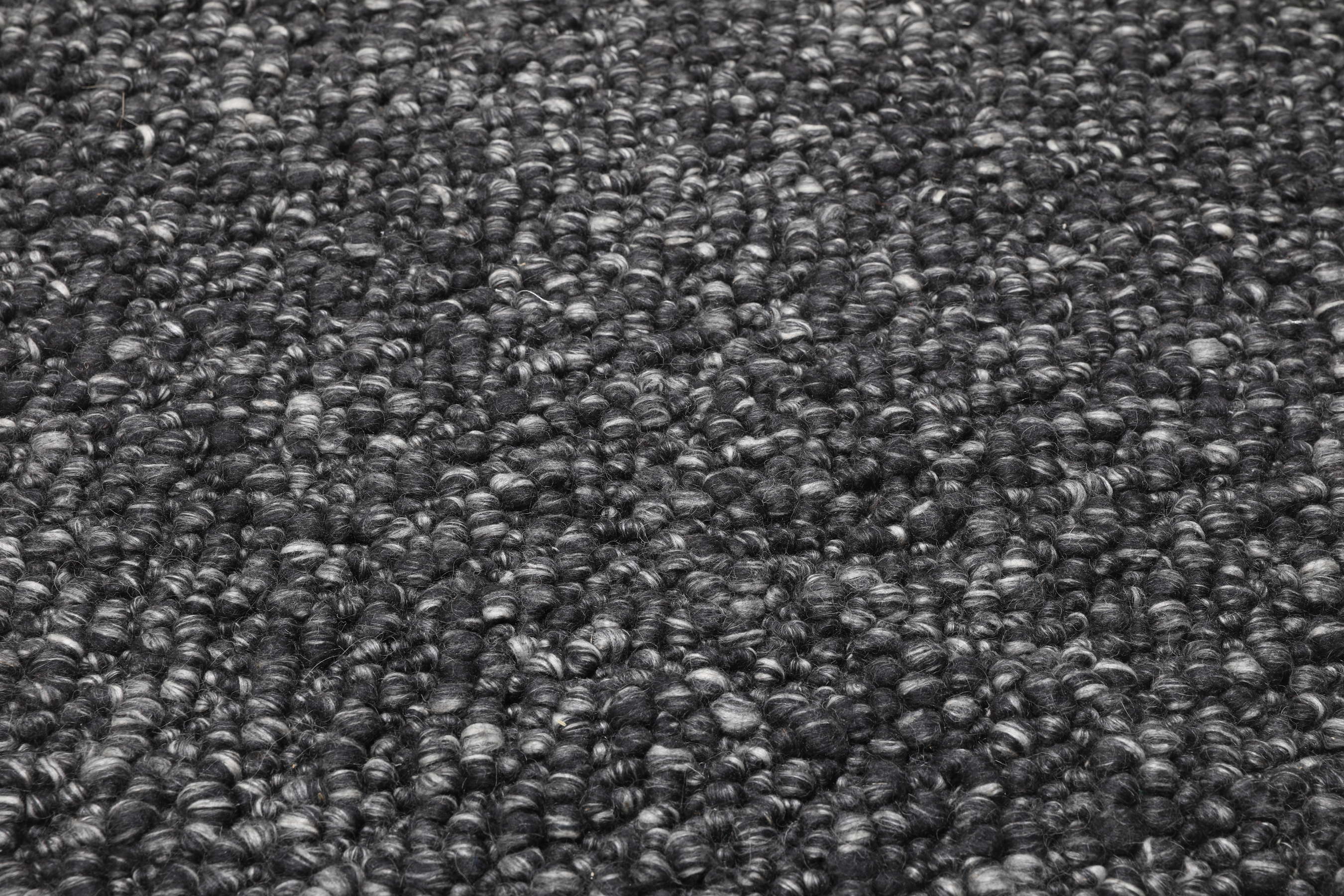 
    Bubbles - Black - 170 x 240 cm
  