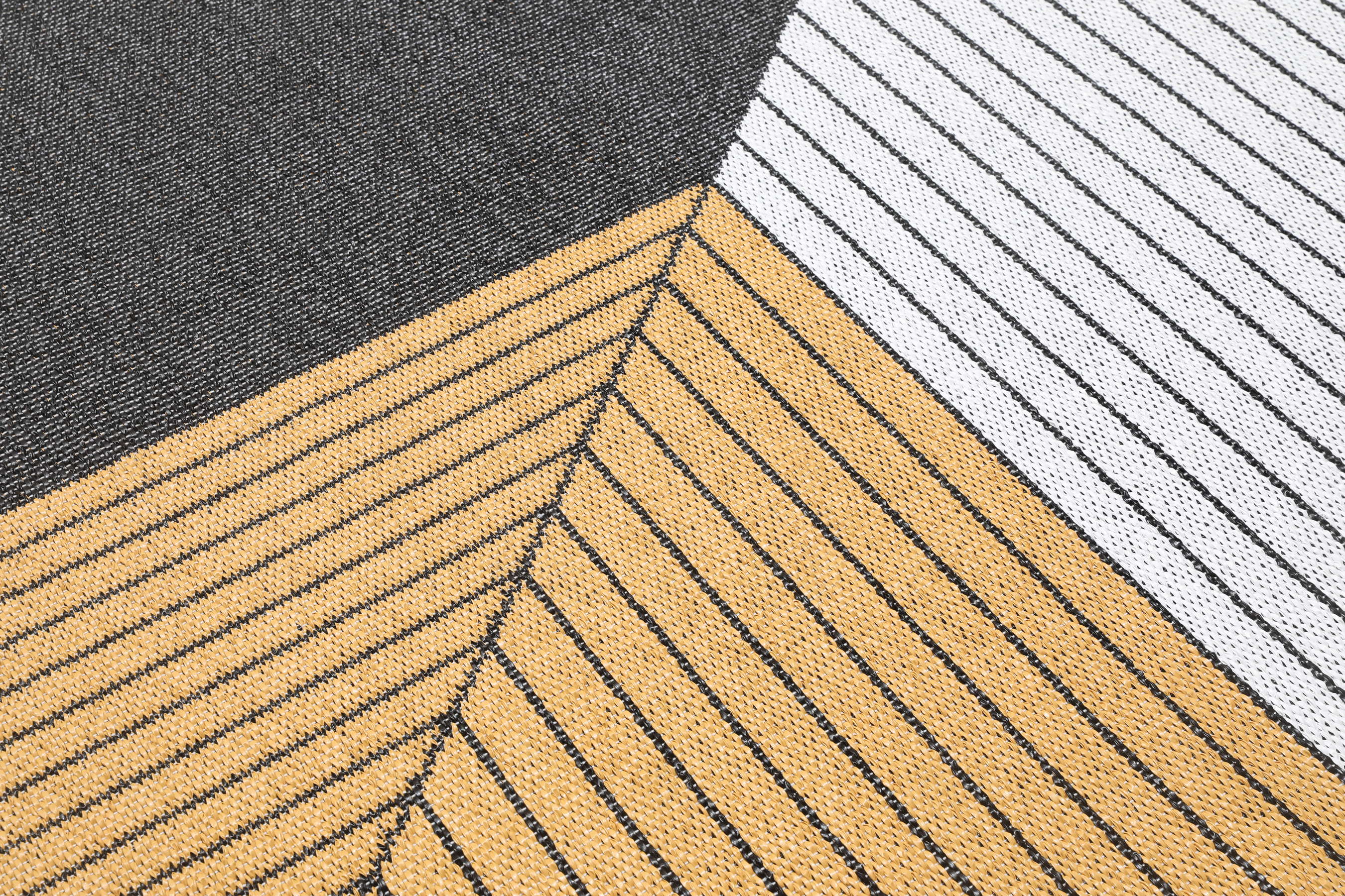 
    Diagonal - Black / Yellow - 150 x 210 cm
  