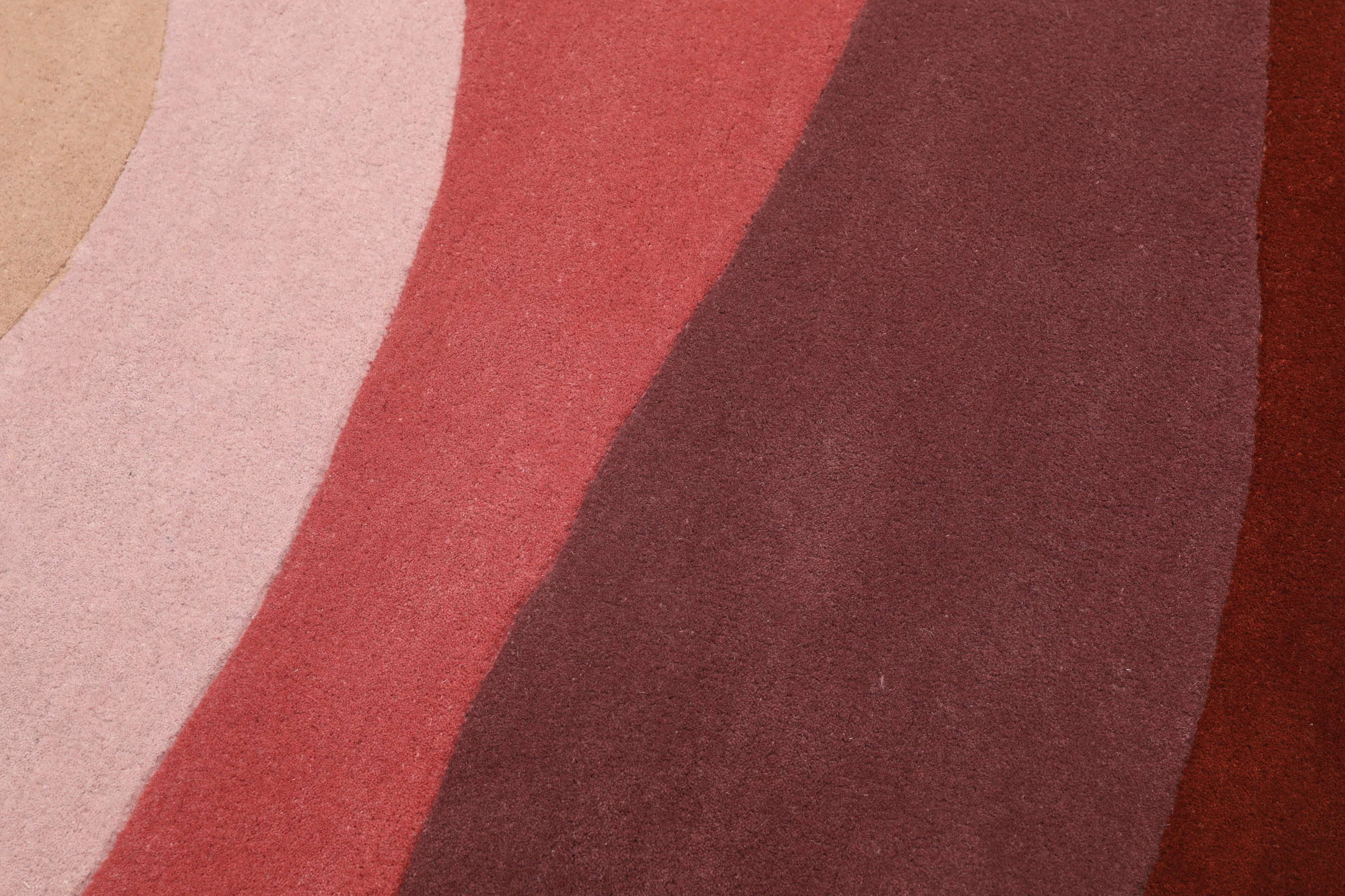 
    Feeling Handtufted - Burgundy red - 160 x 230 cm
  