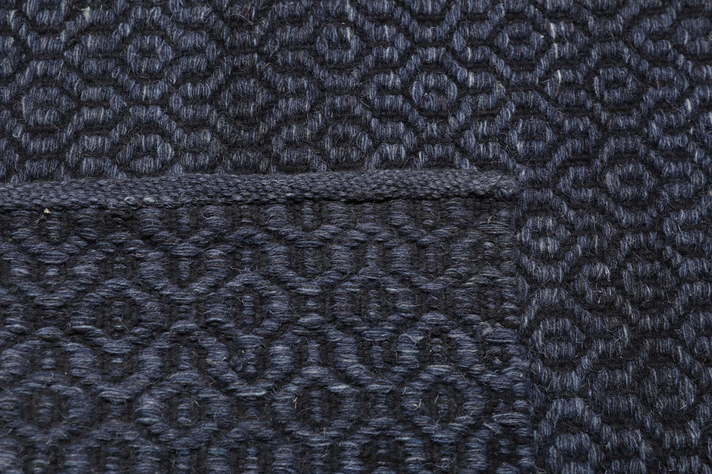 
    Alva - Blue / Black - 200 x 300 cm
  