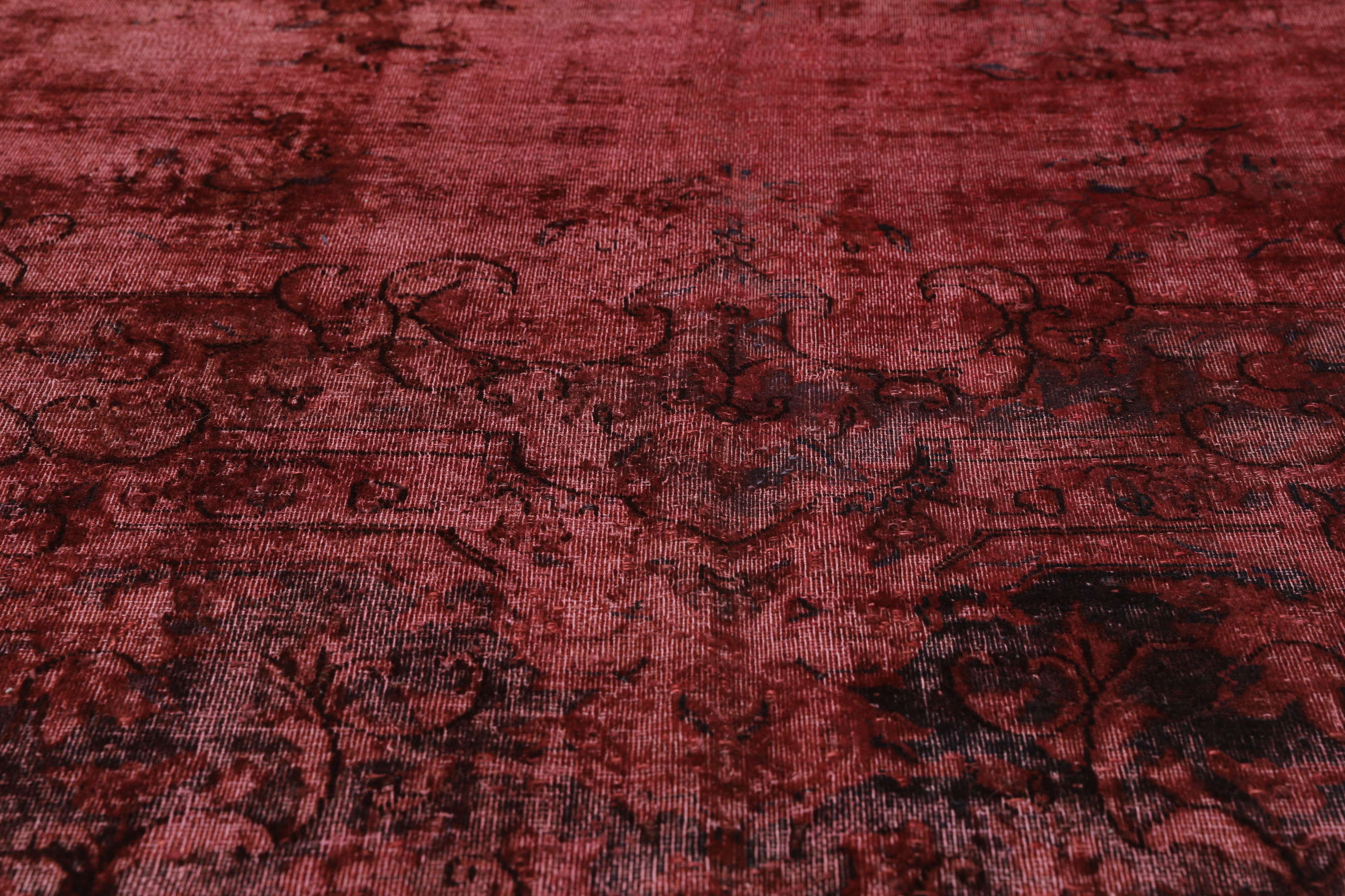 
    Vintage Heritage - Dark red - 290 x 372 cm
  