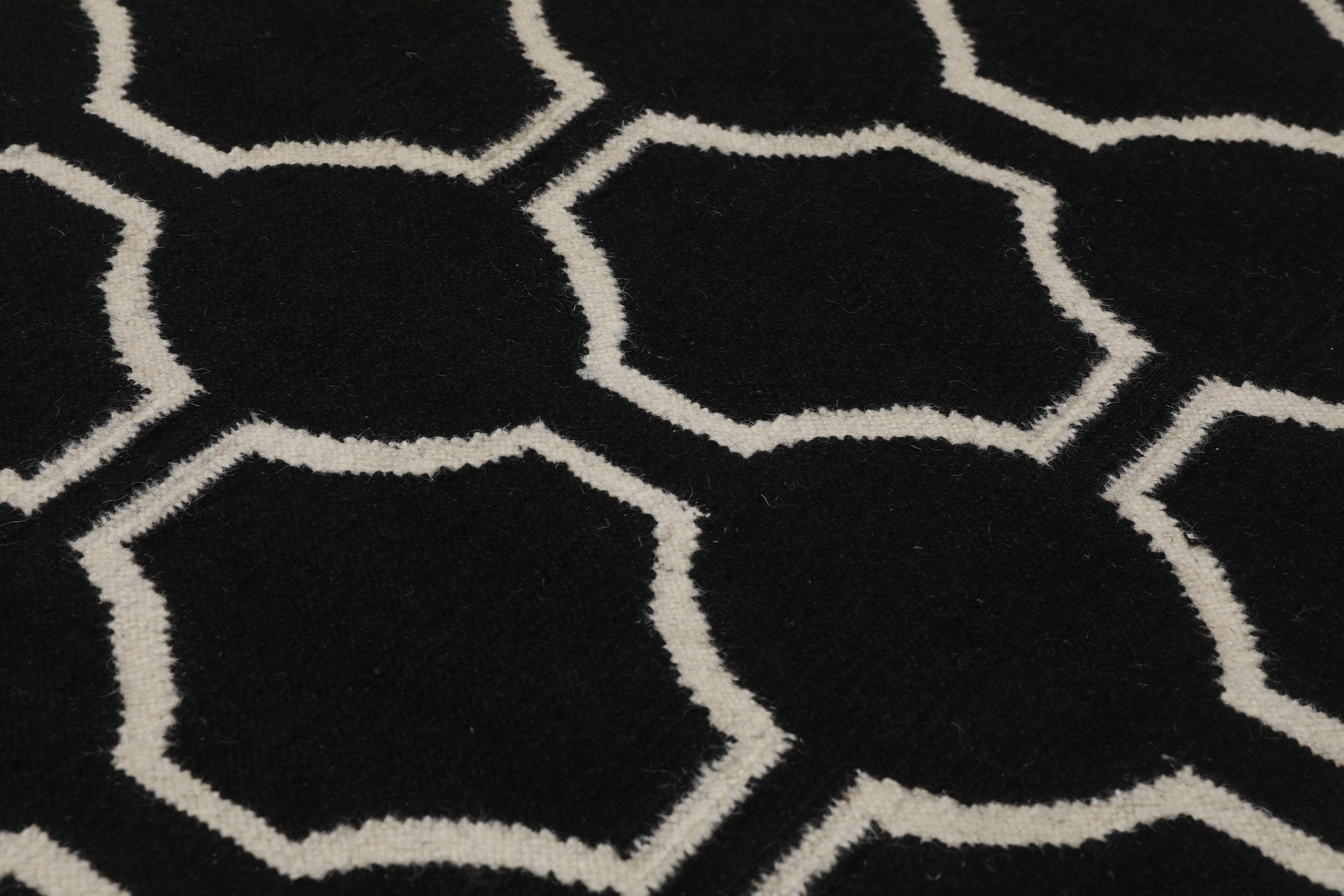 London 120x180 Small Black/Off White Geometric Wool Rug