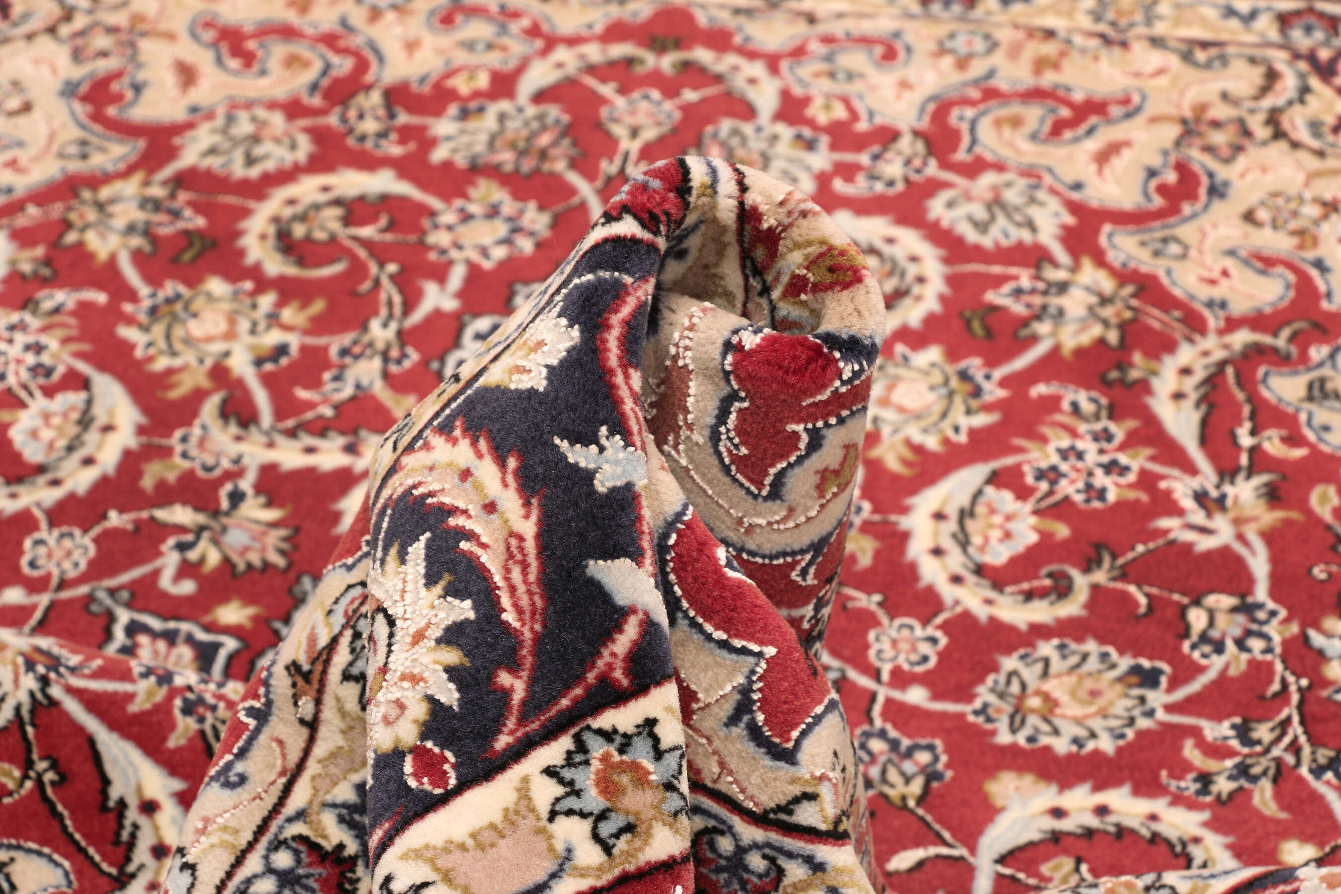 
    Isfahan silk warp - Red - 110 x 160 cm
  
