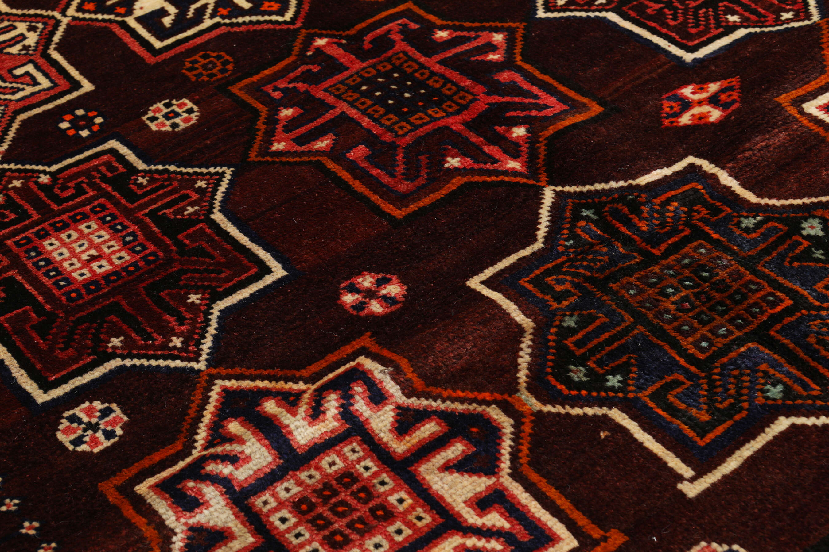 
    Shiraz - Dark red - 153 x 236 cm
  
