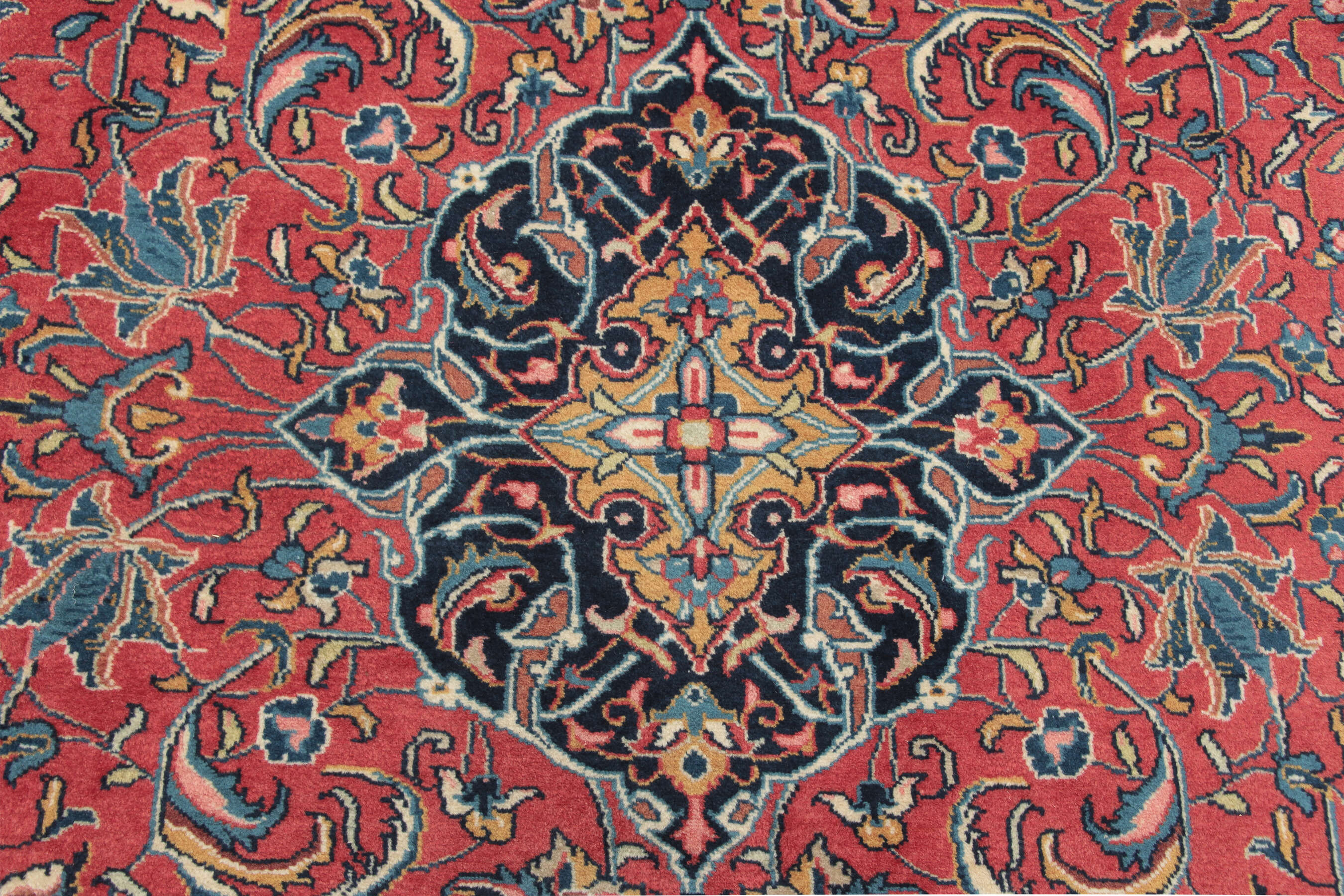
    Mahal - Red - 210 x 285 cm
  