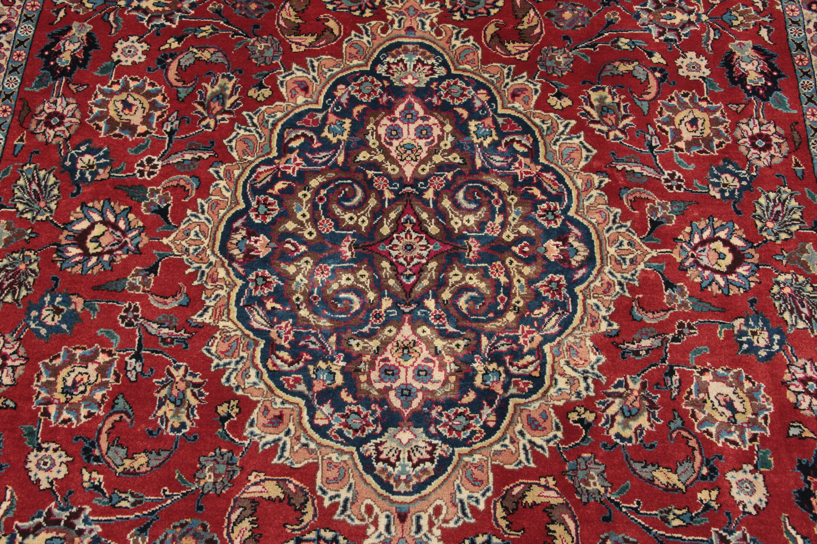 
    Sarouk - Red - 200 x 300 cm
  