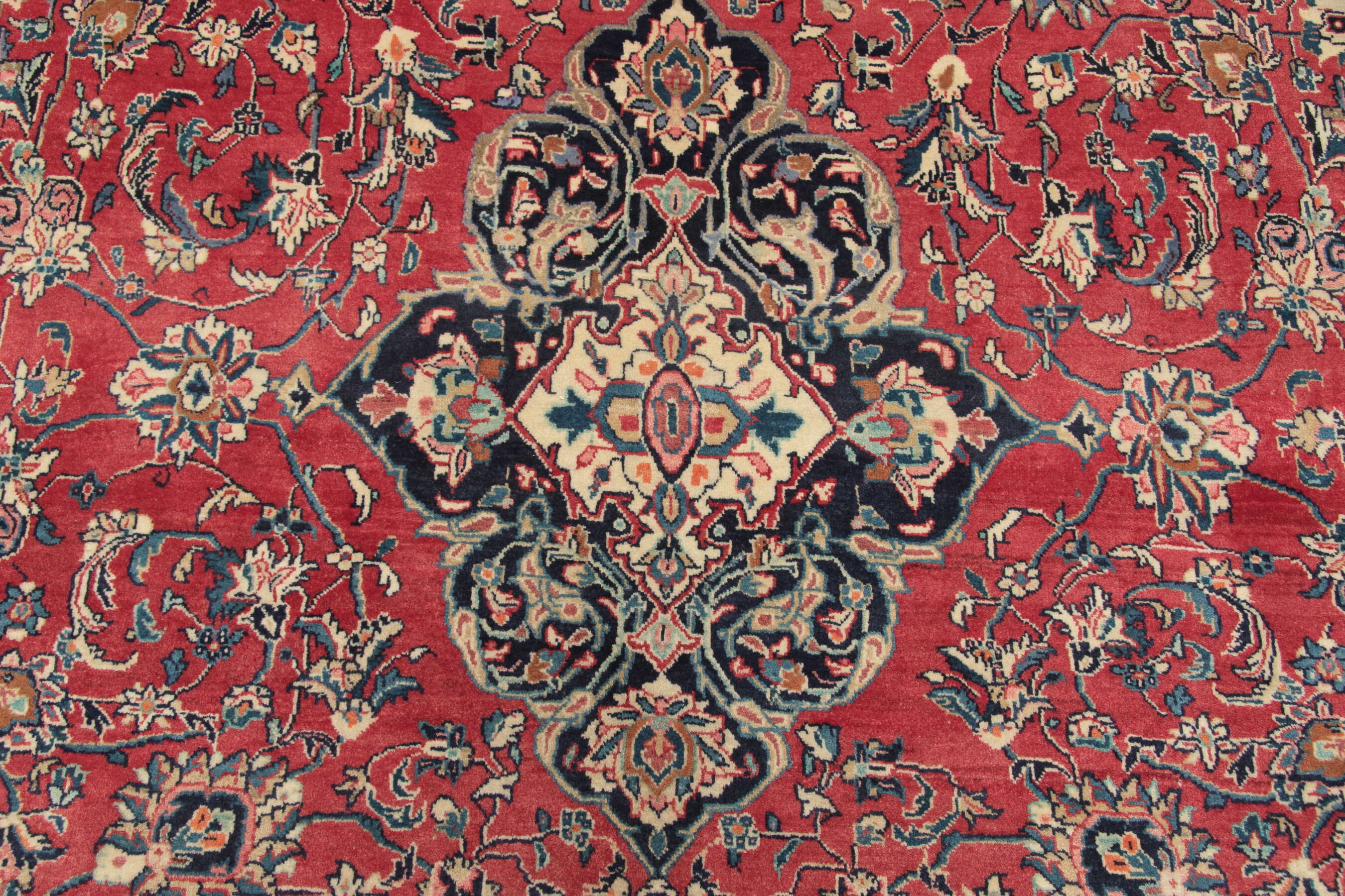
    Arak - Red - 232 x 302 cm
  