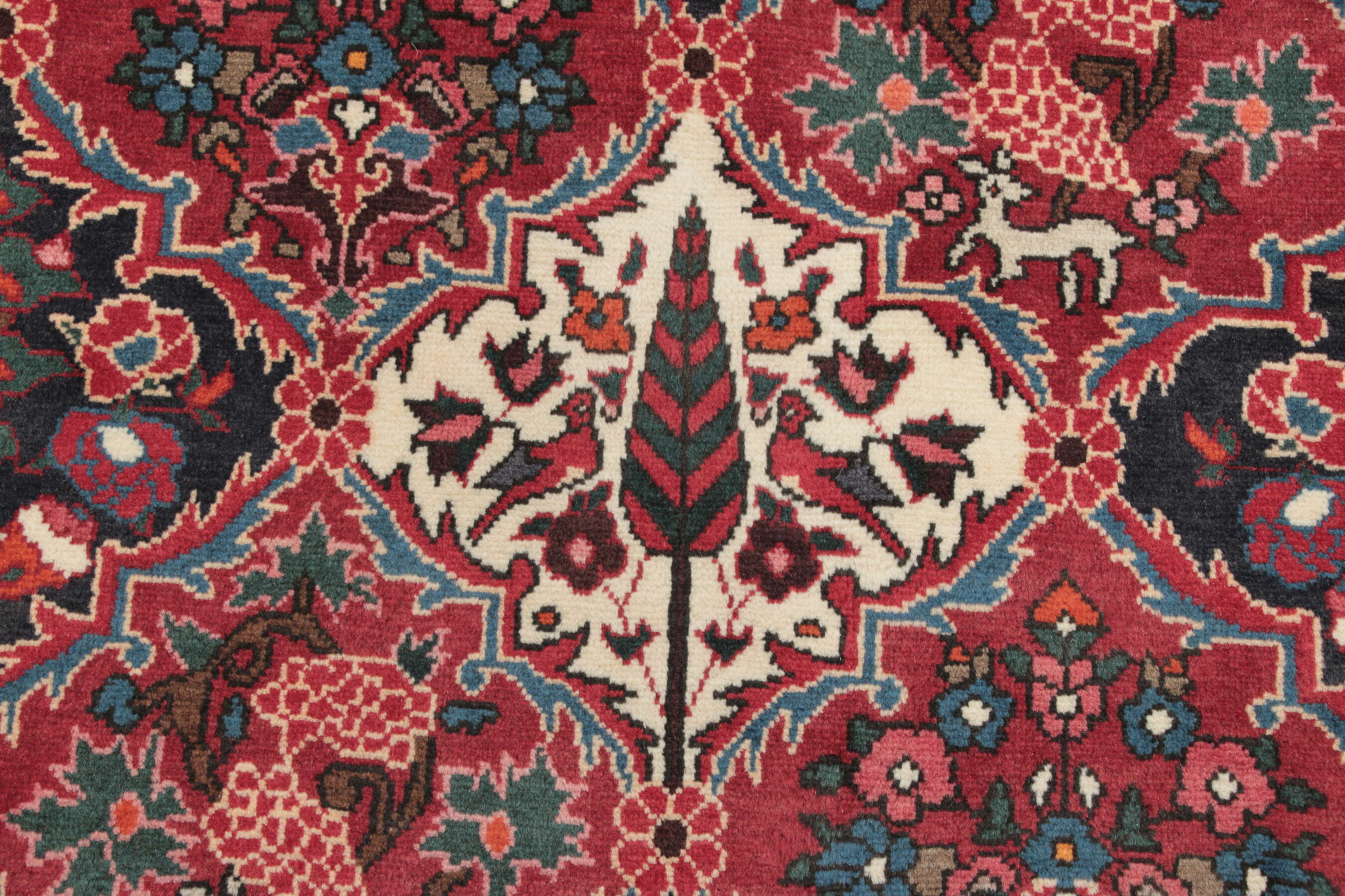 
    Bakhtiari Fine - Red - 200 x 303 cm
  