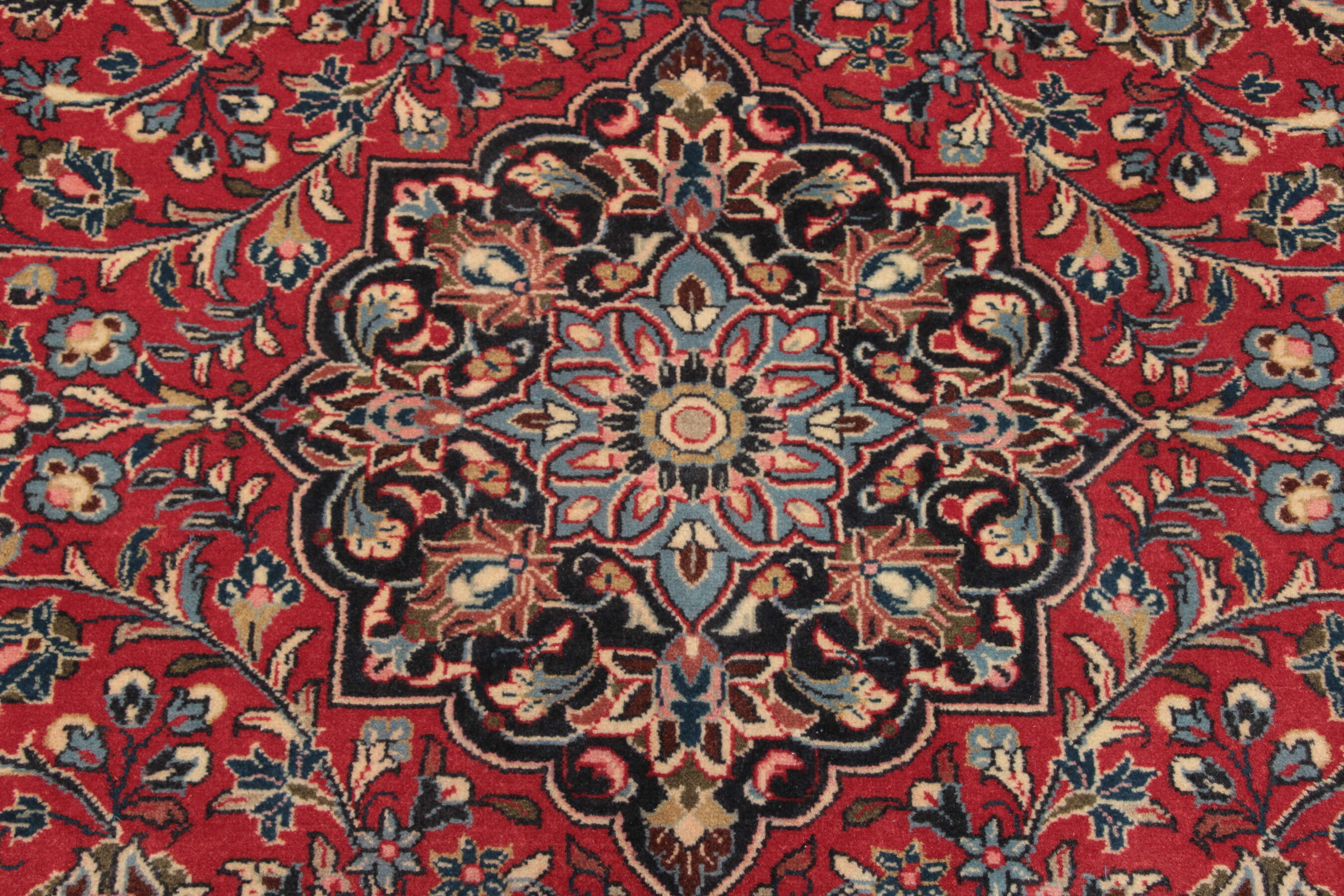 
    Sarouk - Red - 210 x 312 cm
  