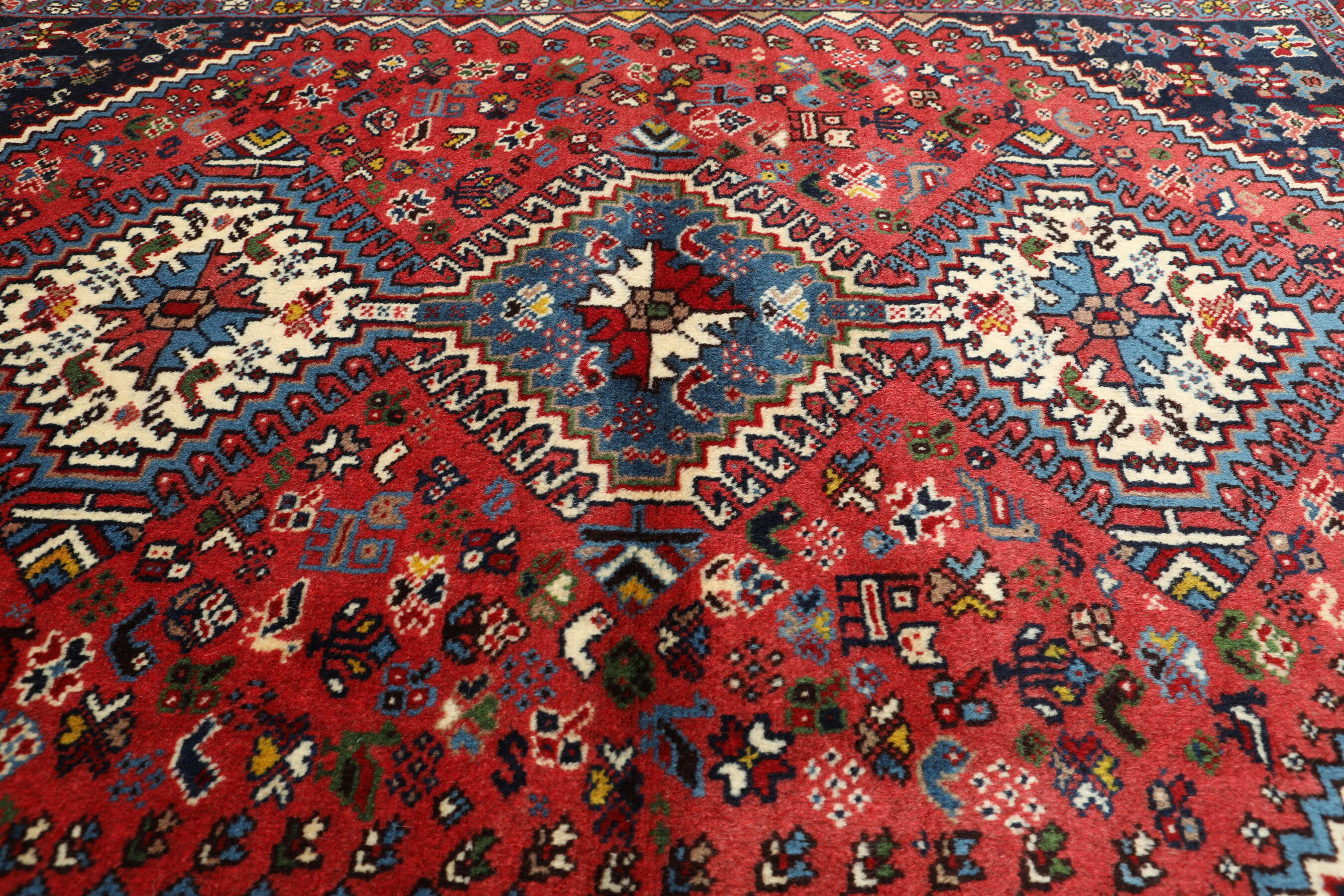 
    Yalameh - Red - 107 x 152 cm
  