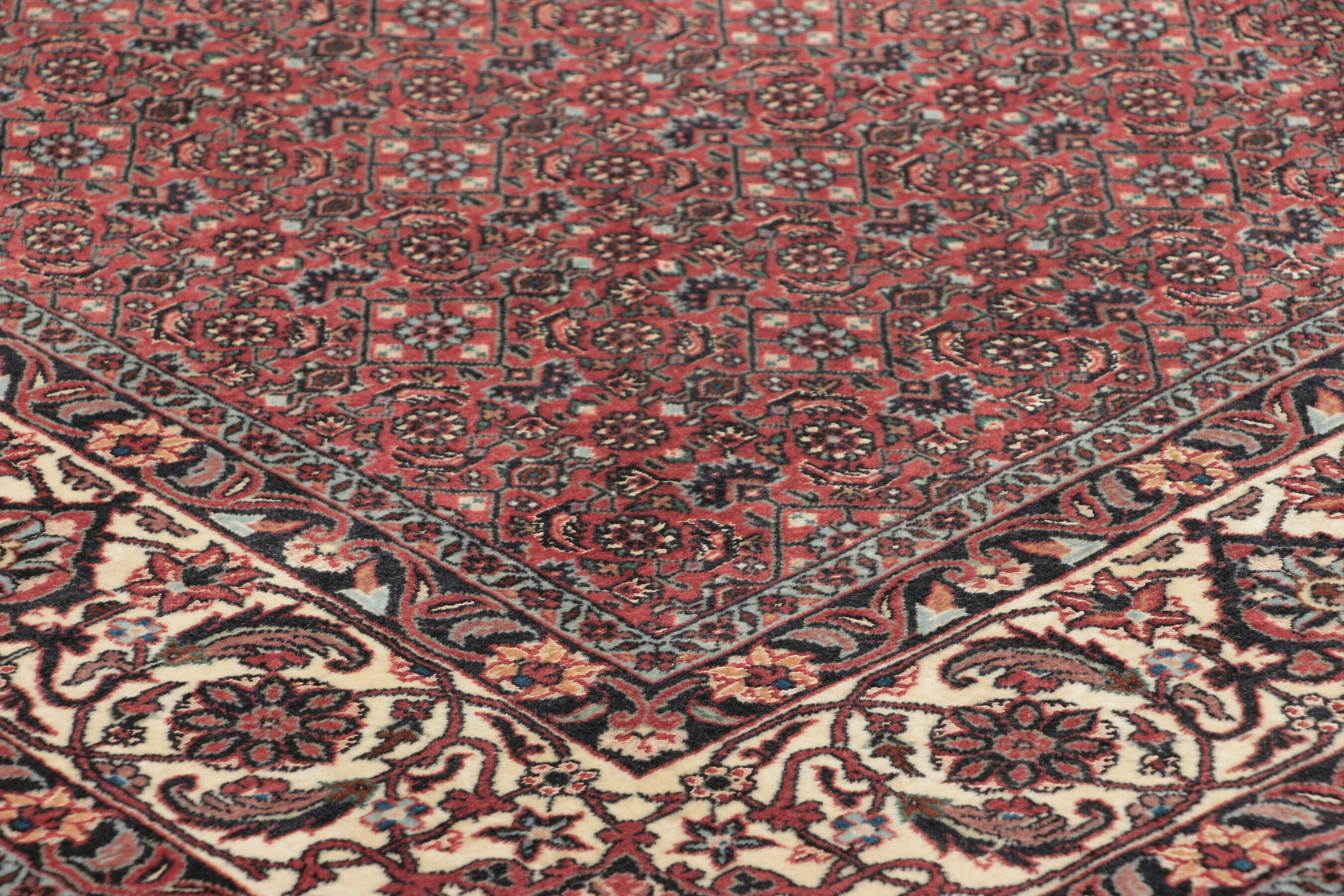 
    Bidjar with silk - Red - 204 x 212 cm
  
