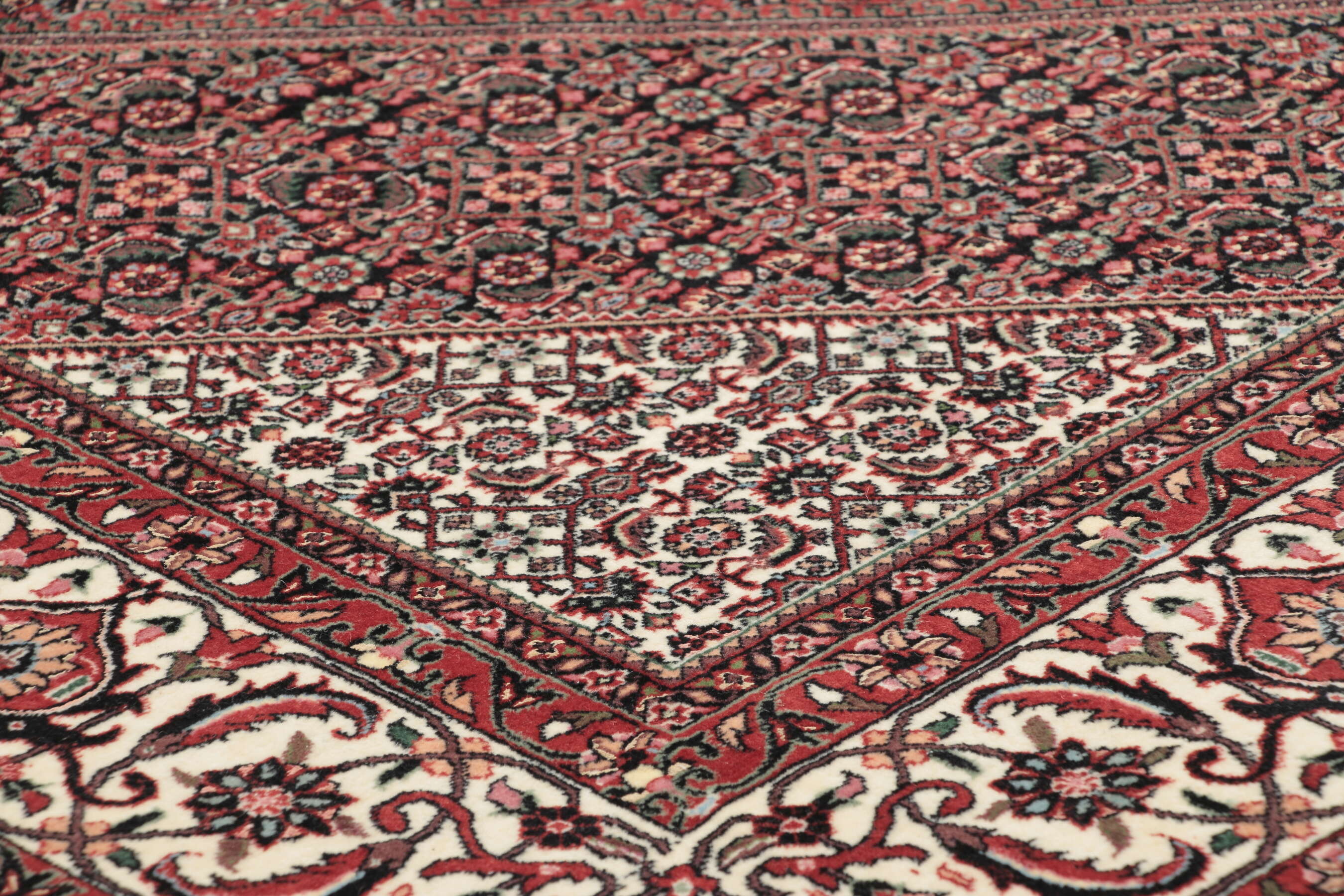 
    Bidjar with silk - Red - 200 x 300 cm
  