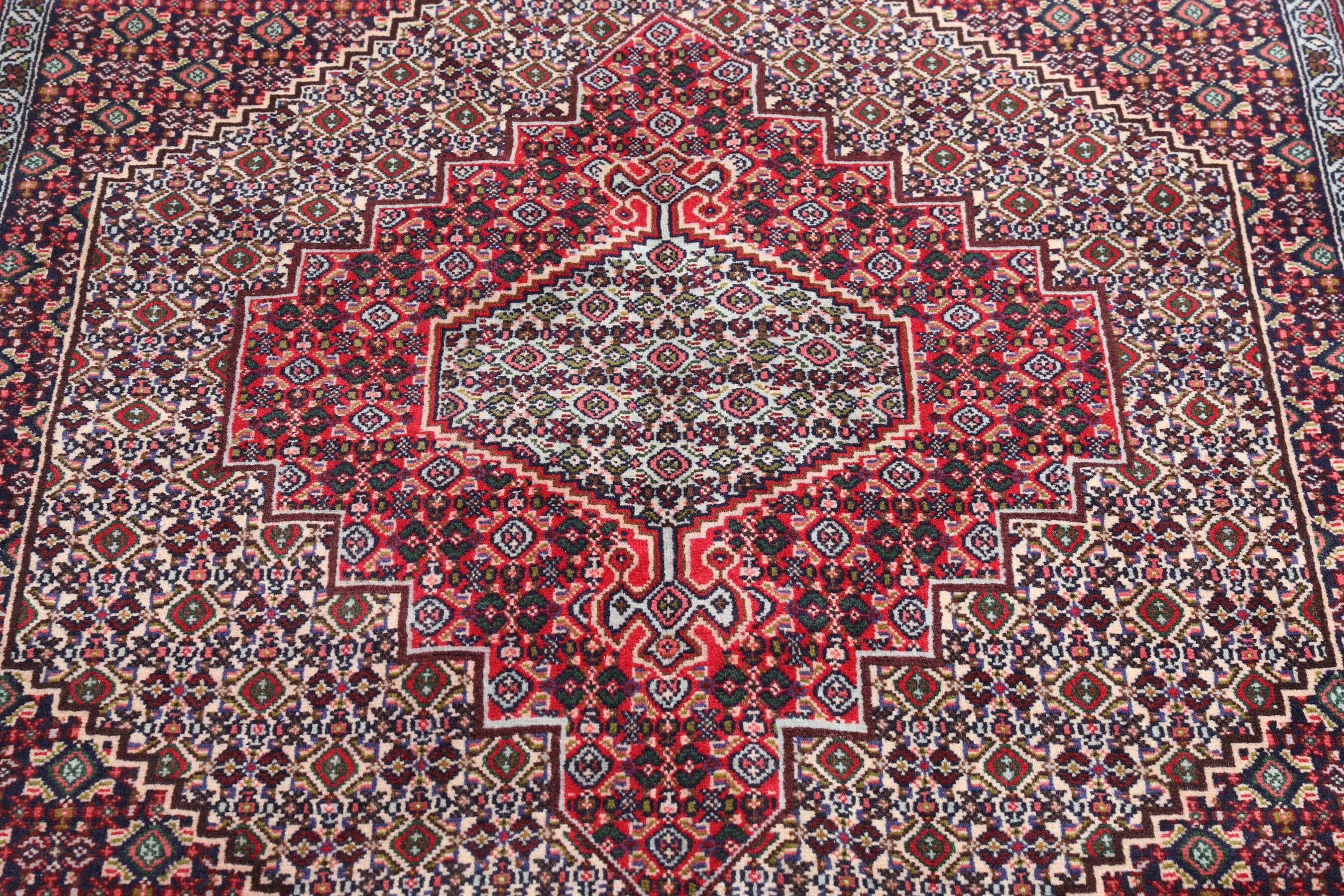 
    Senneh - Dark red - 123 x 154 cm
  