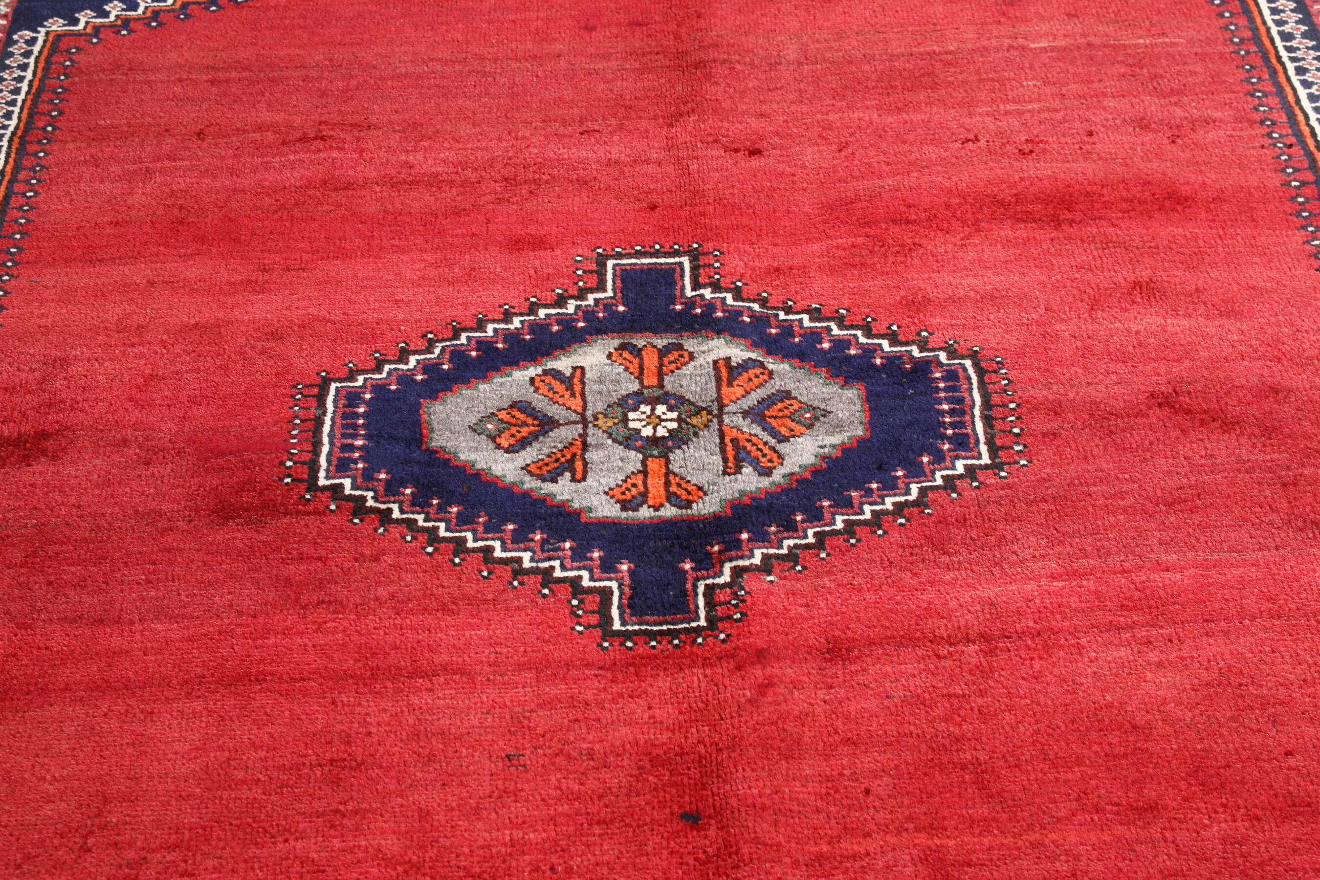 
    Qashqai - Red - 157 x 252 cm
  