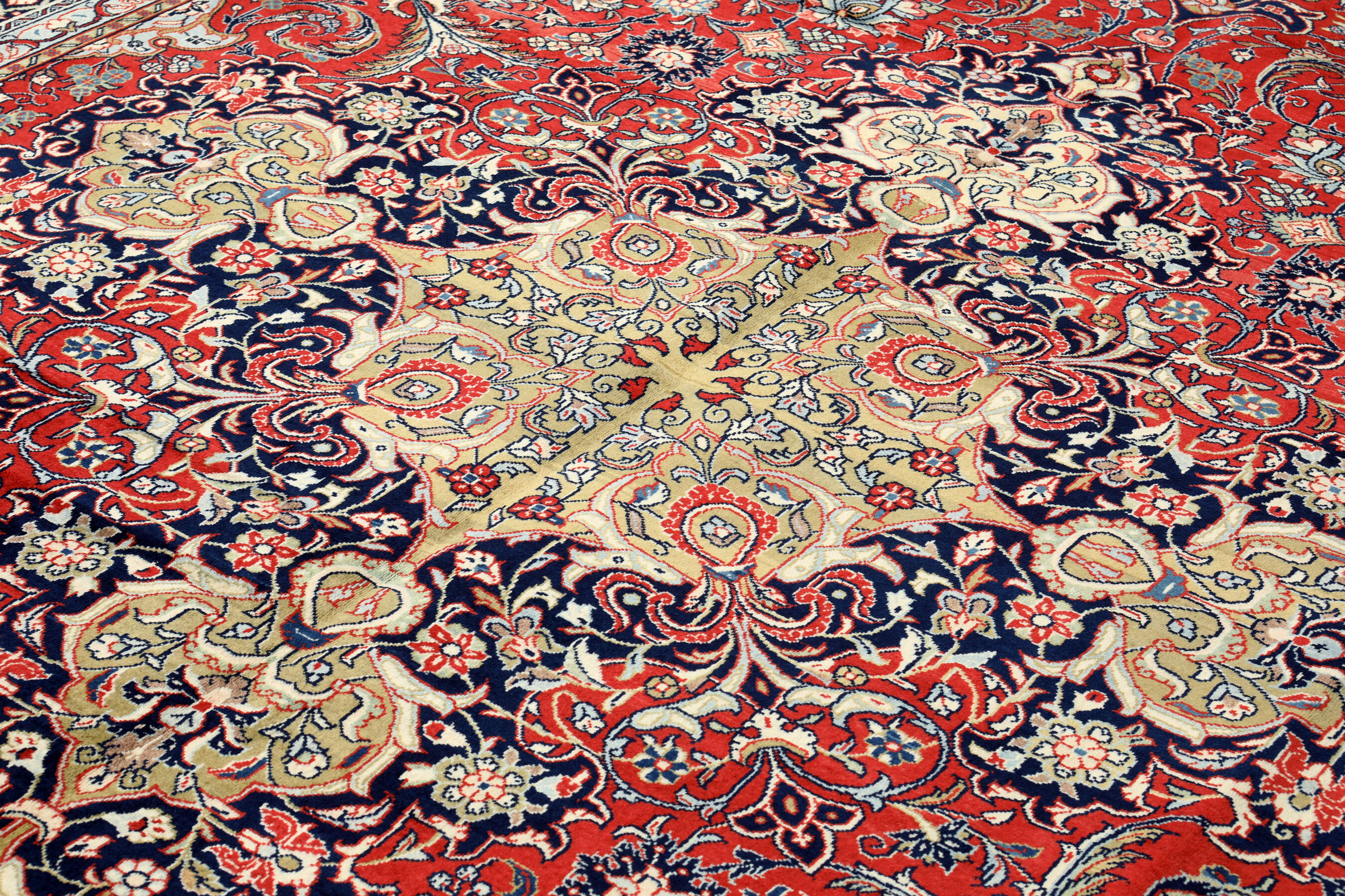 
    Sarouk - Red - 294 x 426 cm
  