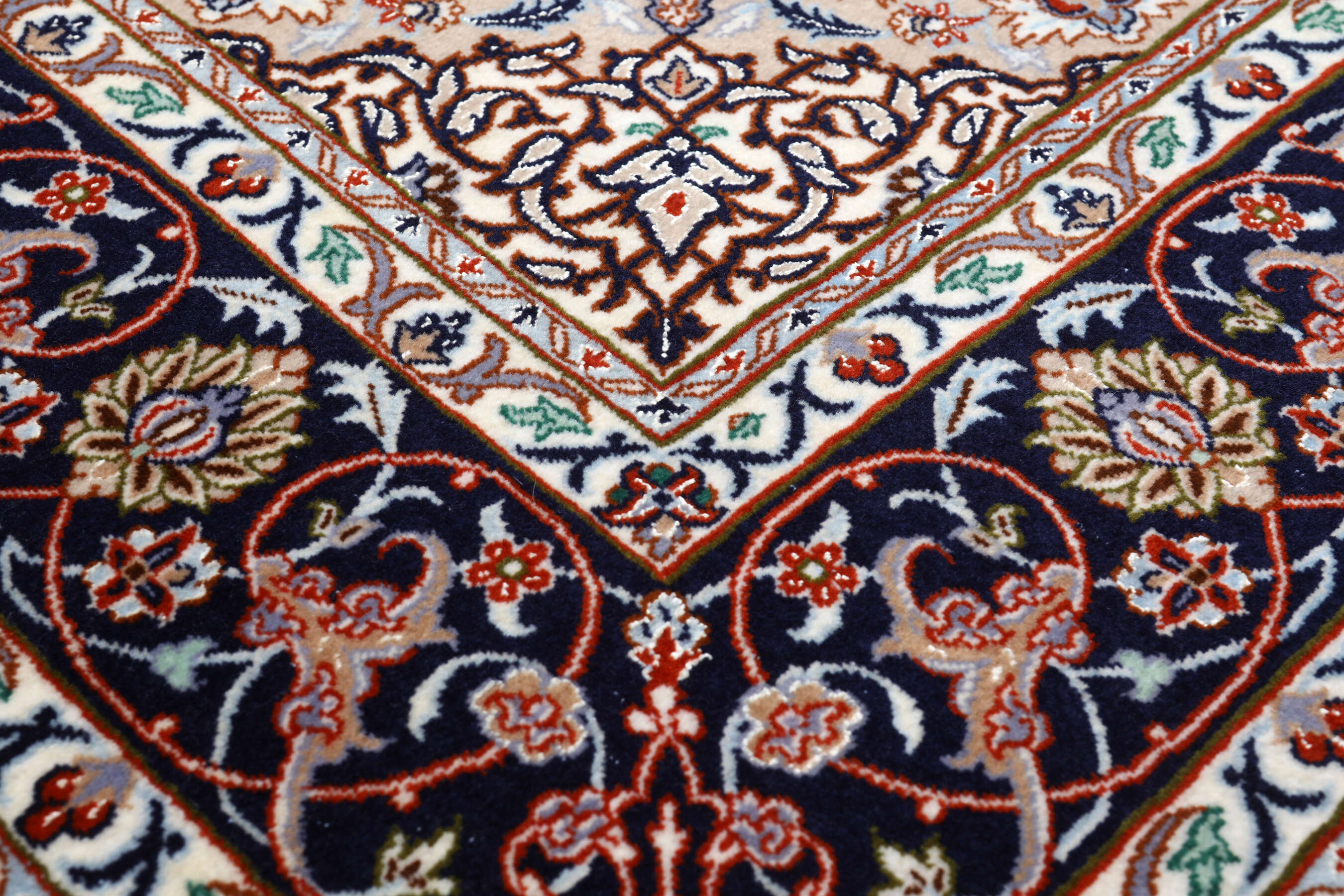 
    Isfahan silk warp - Red - 110 x 165 cm
  