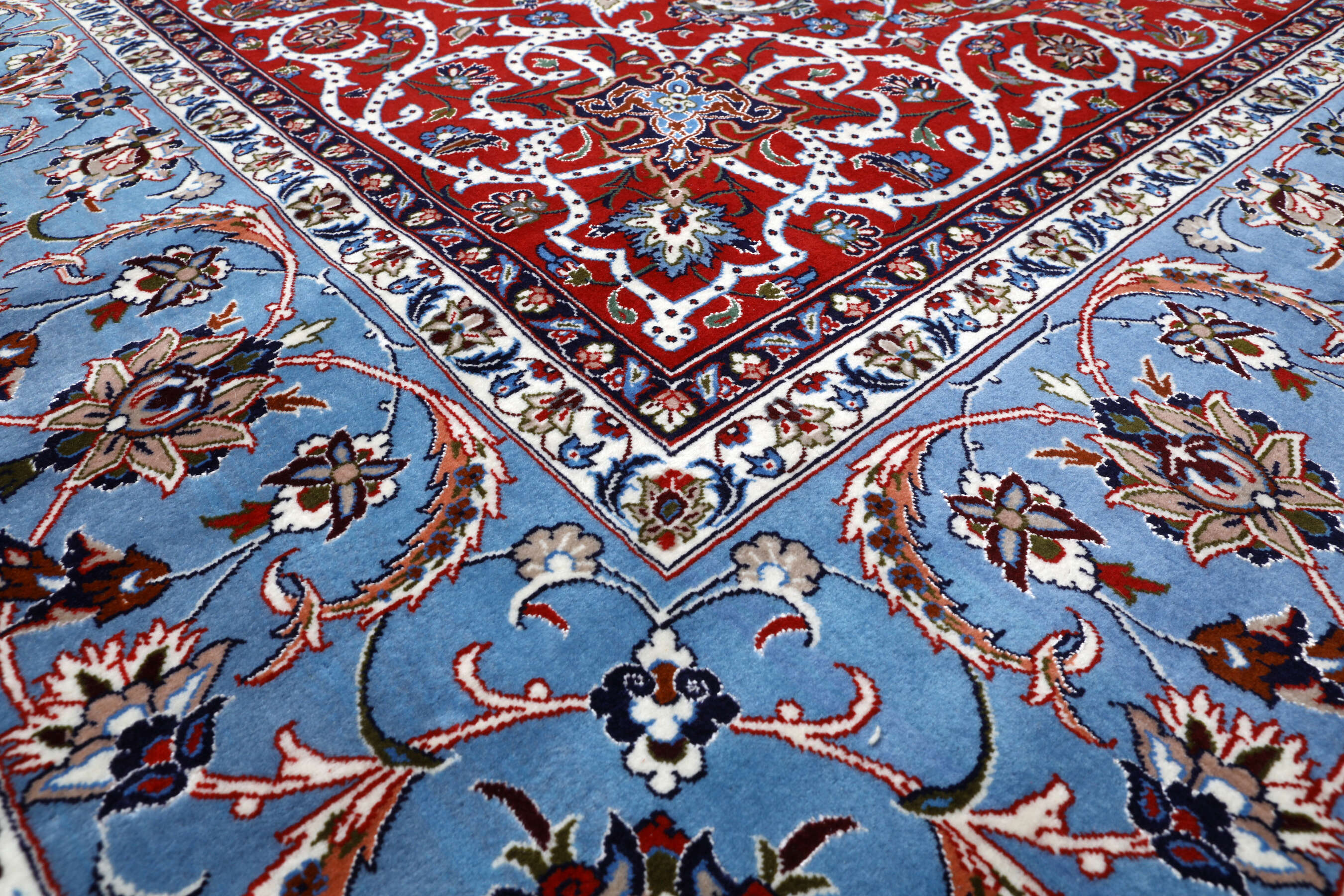 
    Isfahan silk warp - Red - 209 x 210 cm
  