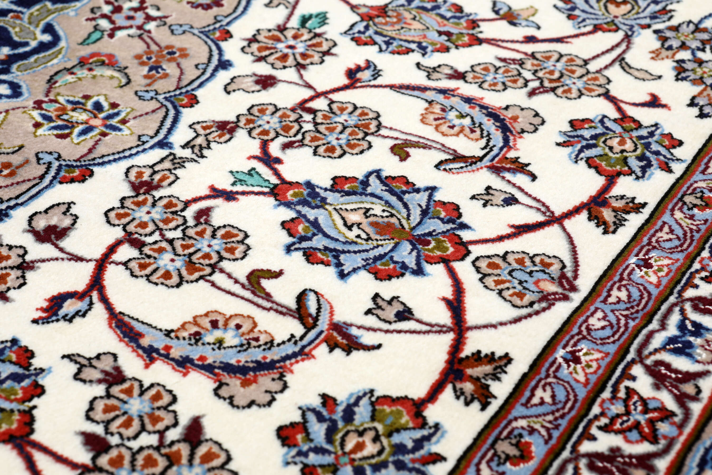 
    Isfahan silk warp signed Sanai Dust - Grey - 152 x 225 cm
  