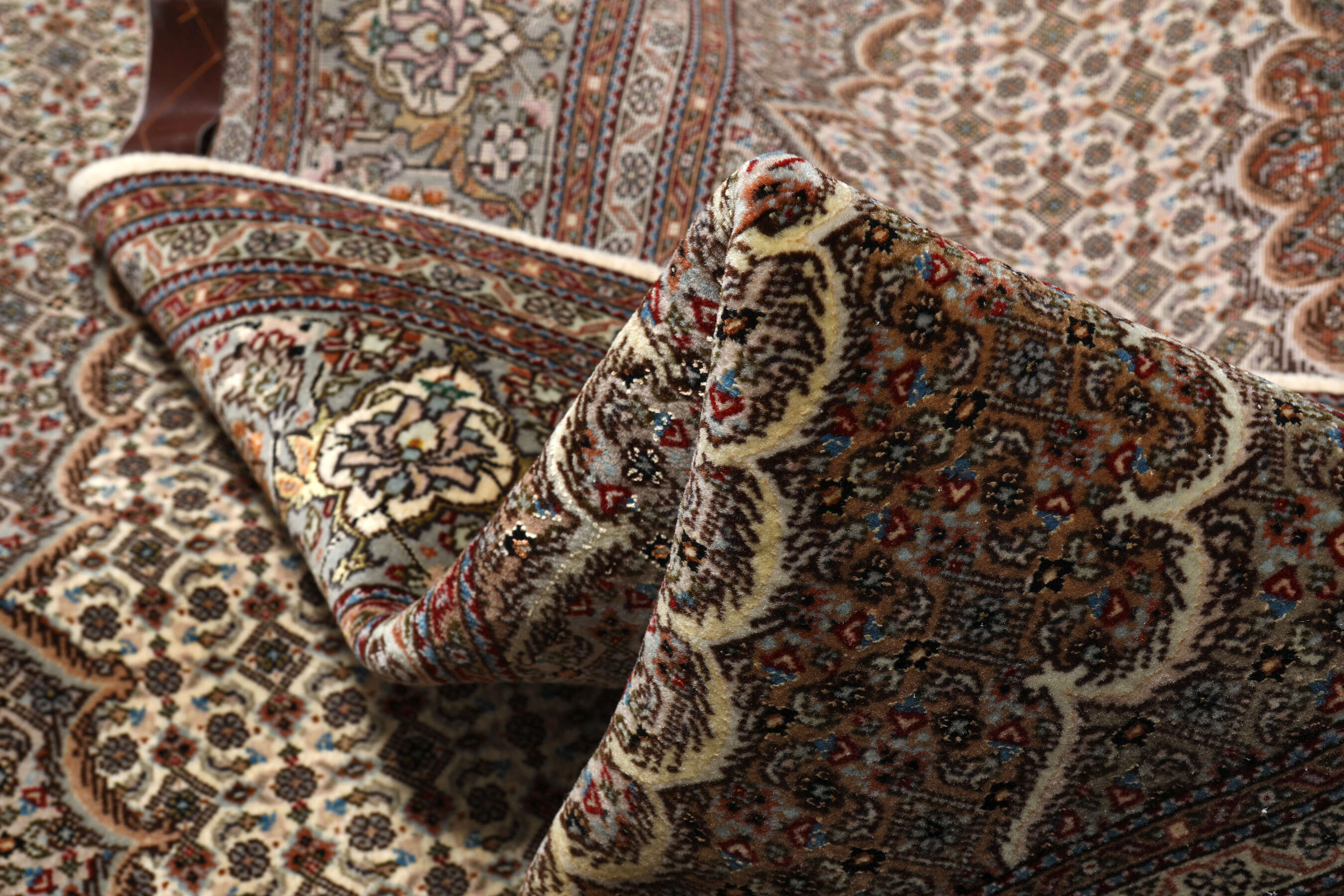 
    Tabriz 60 Raj silk warp - Brown - 156 x 198 cm
  